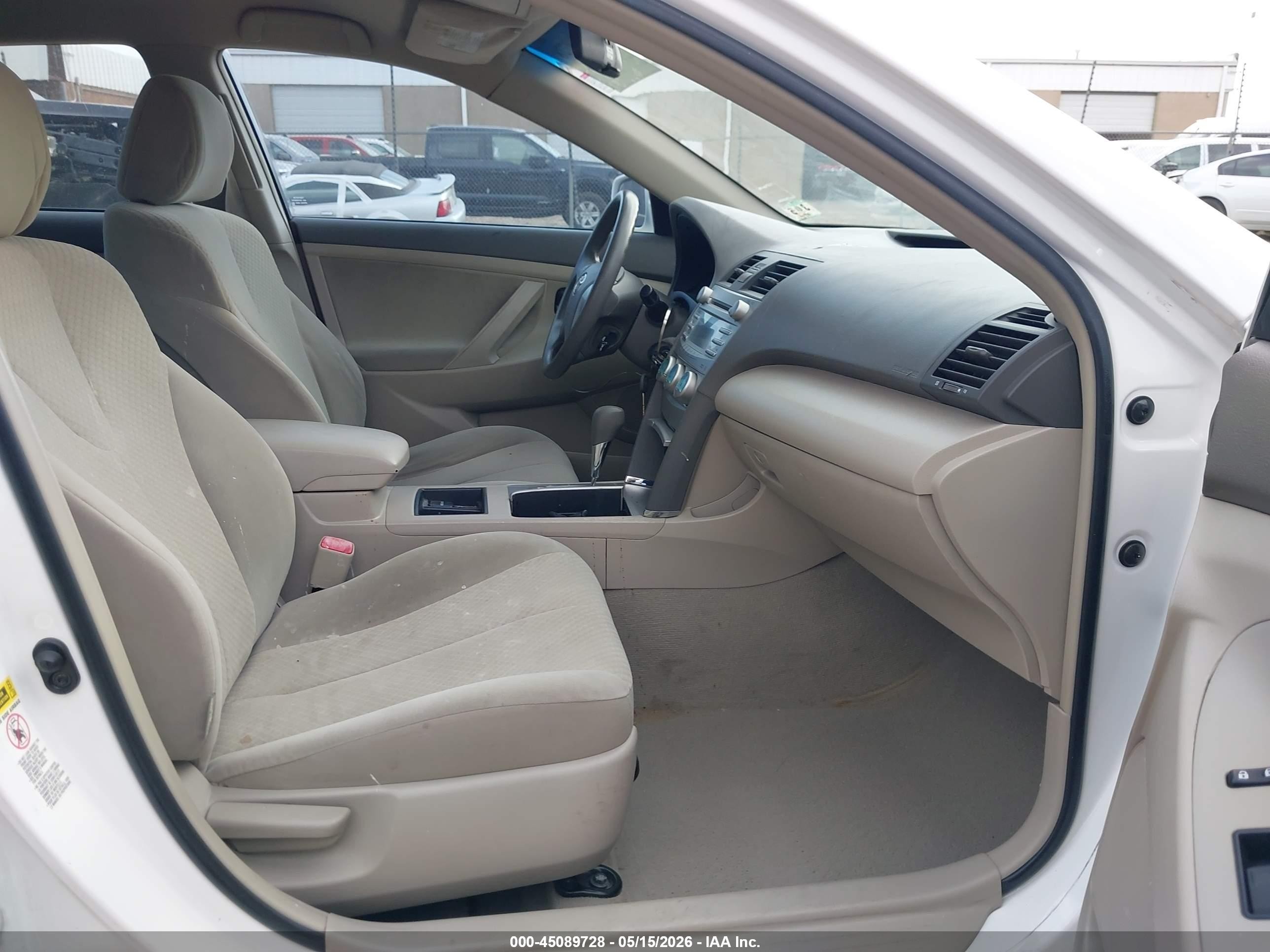 2009 Toyota Camry Le White vin: 4T1BE46K49U874900