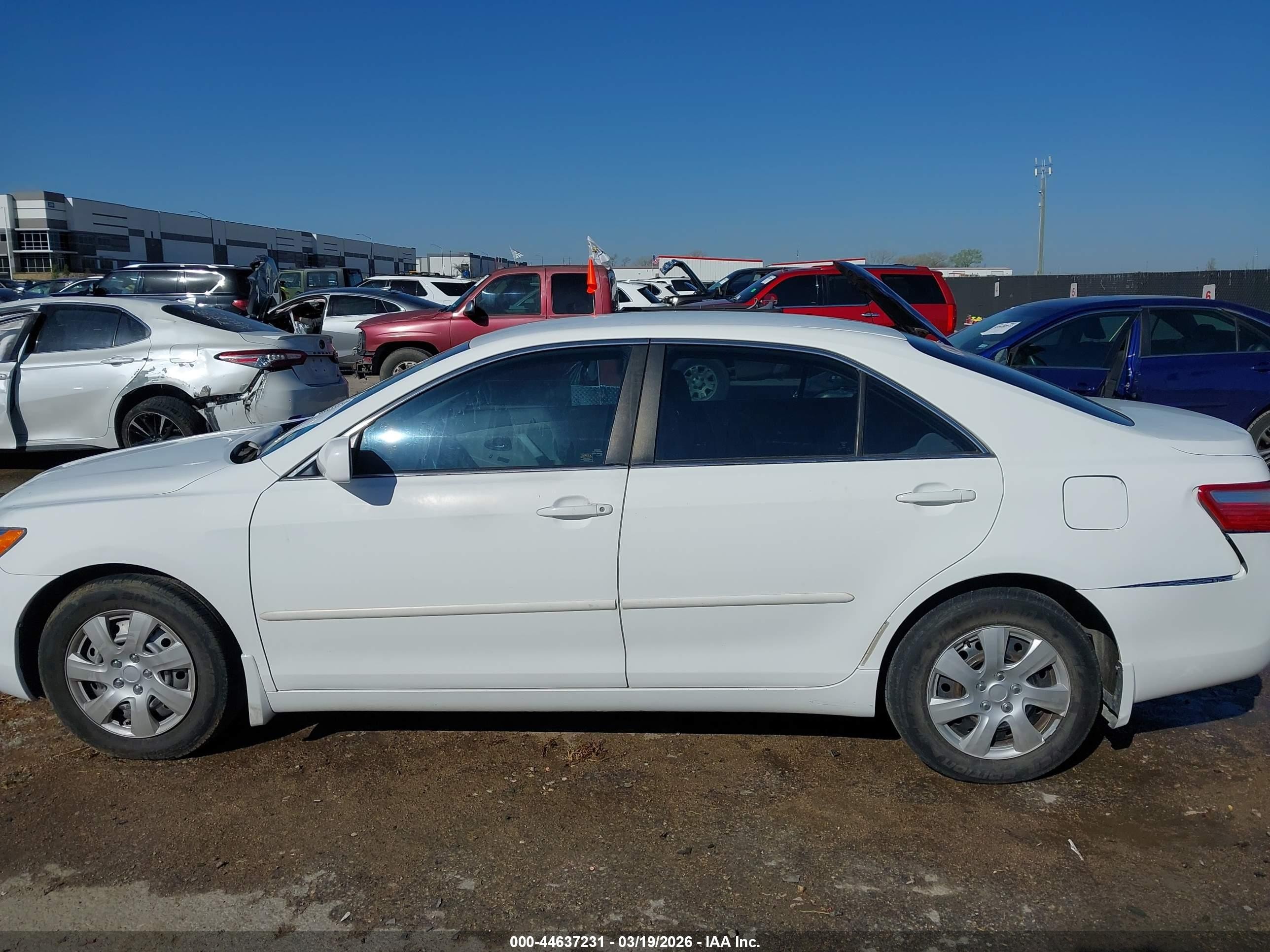 2009 Toyota Camry Le White vin: 4T1BE46K49U912464
