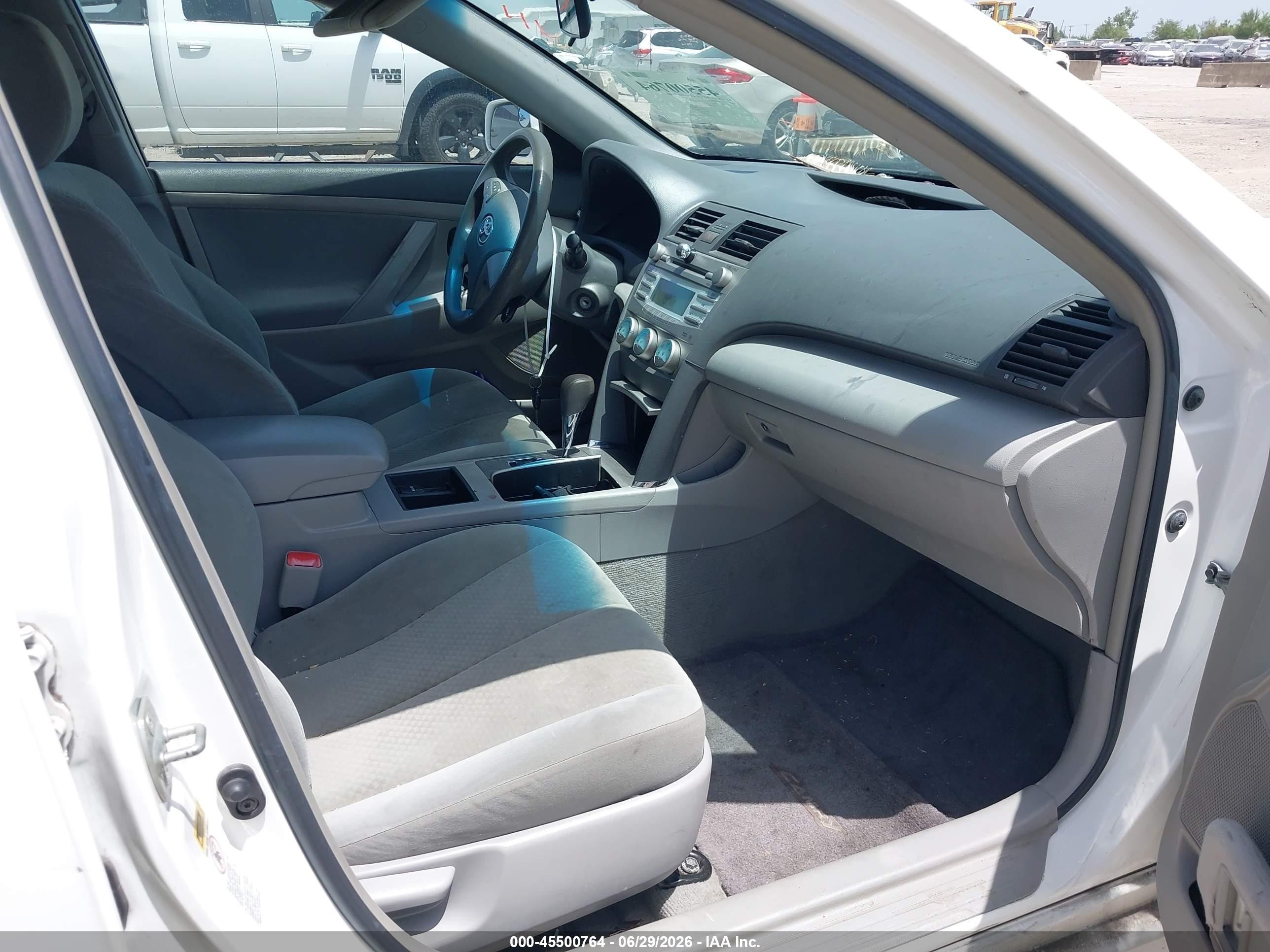 2009 Toyota Camry Le White vin: 4T1BE46K49U916420