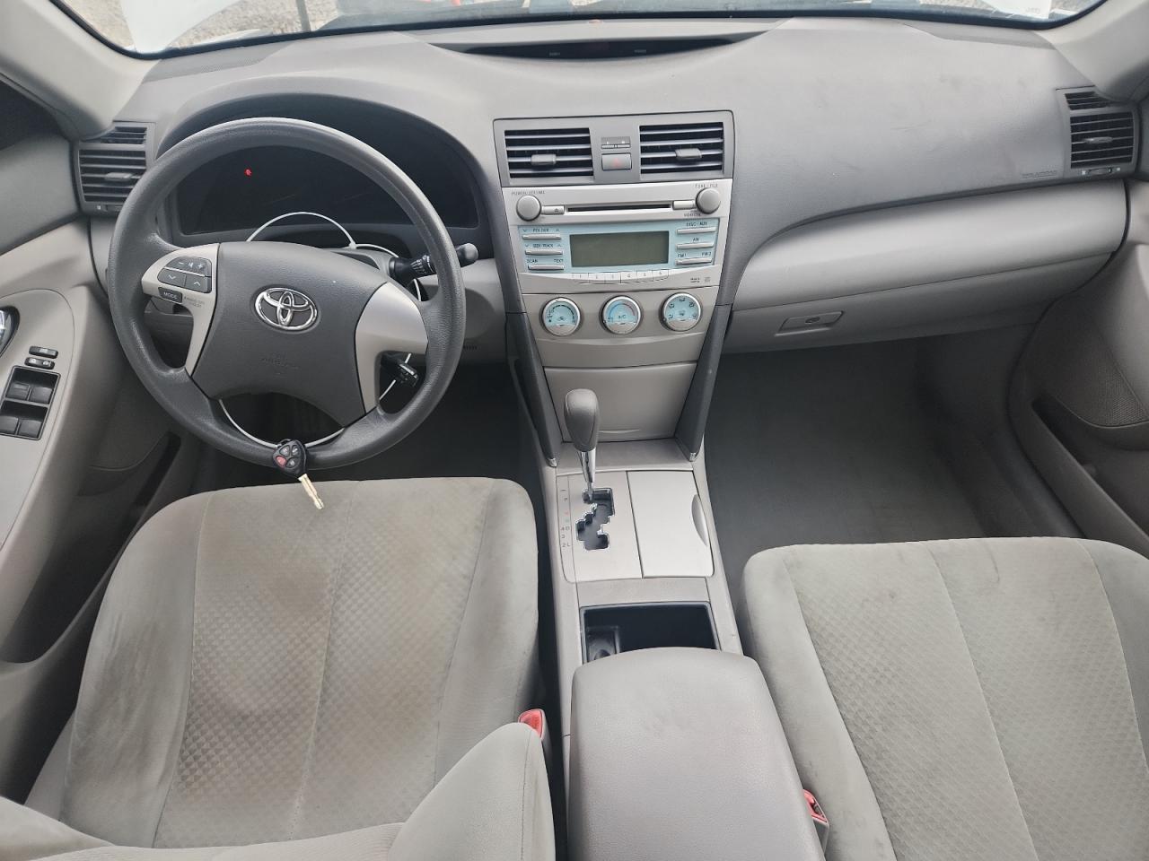 2009 Toyota Camry Base White vin: 4T1BE46K49U920628