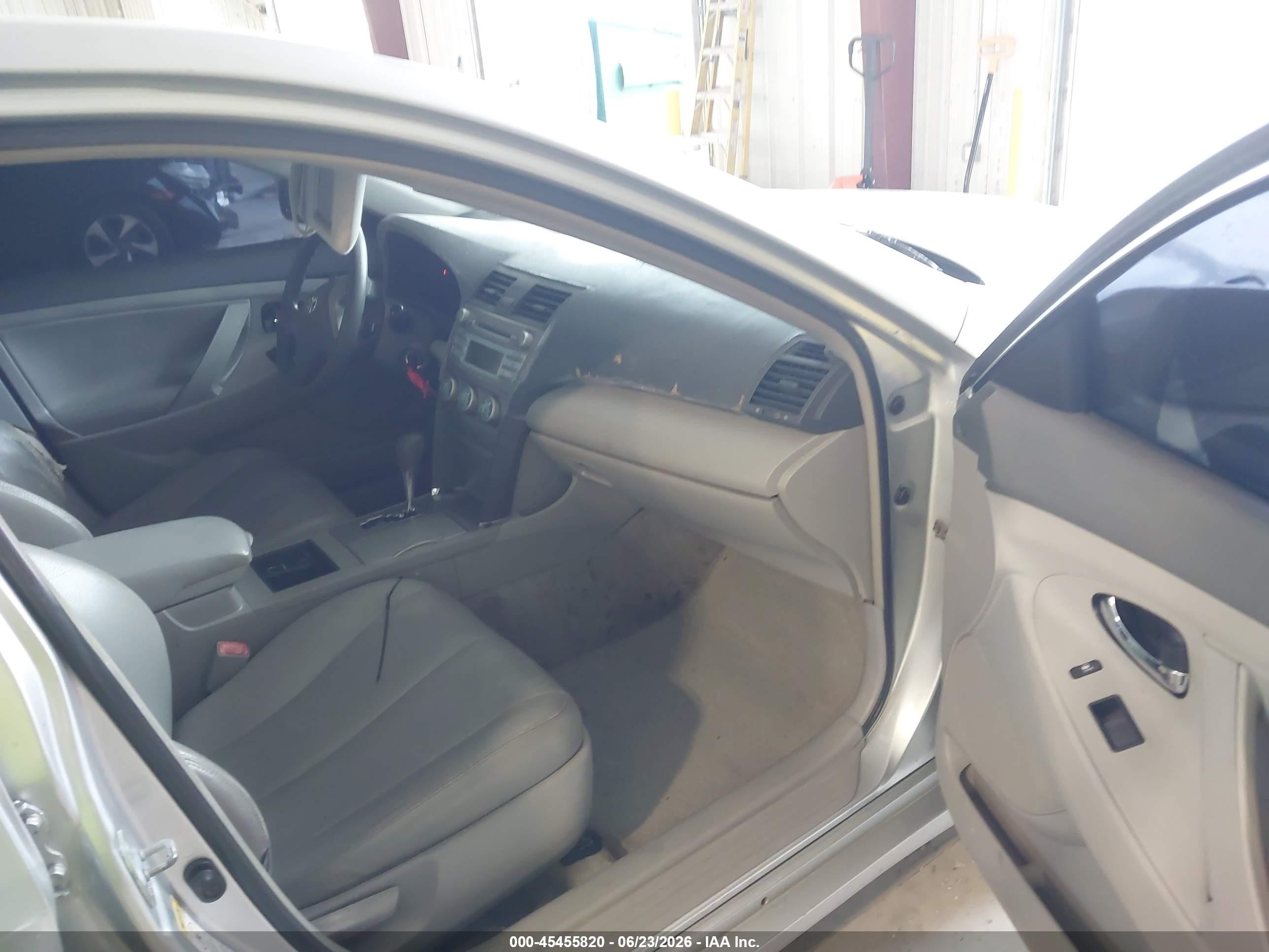 2007 Toyota Camry Le Silver vin: 4T1BE46K57U031589