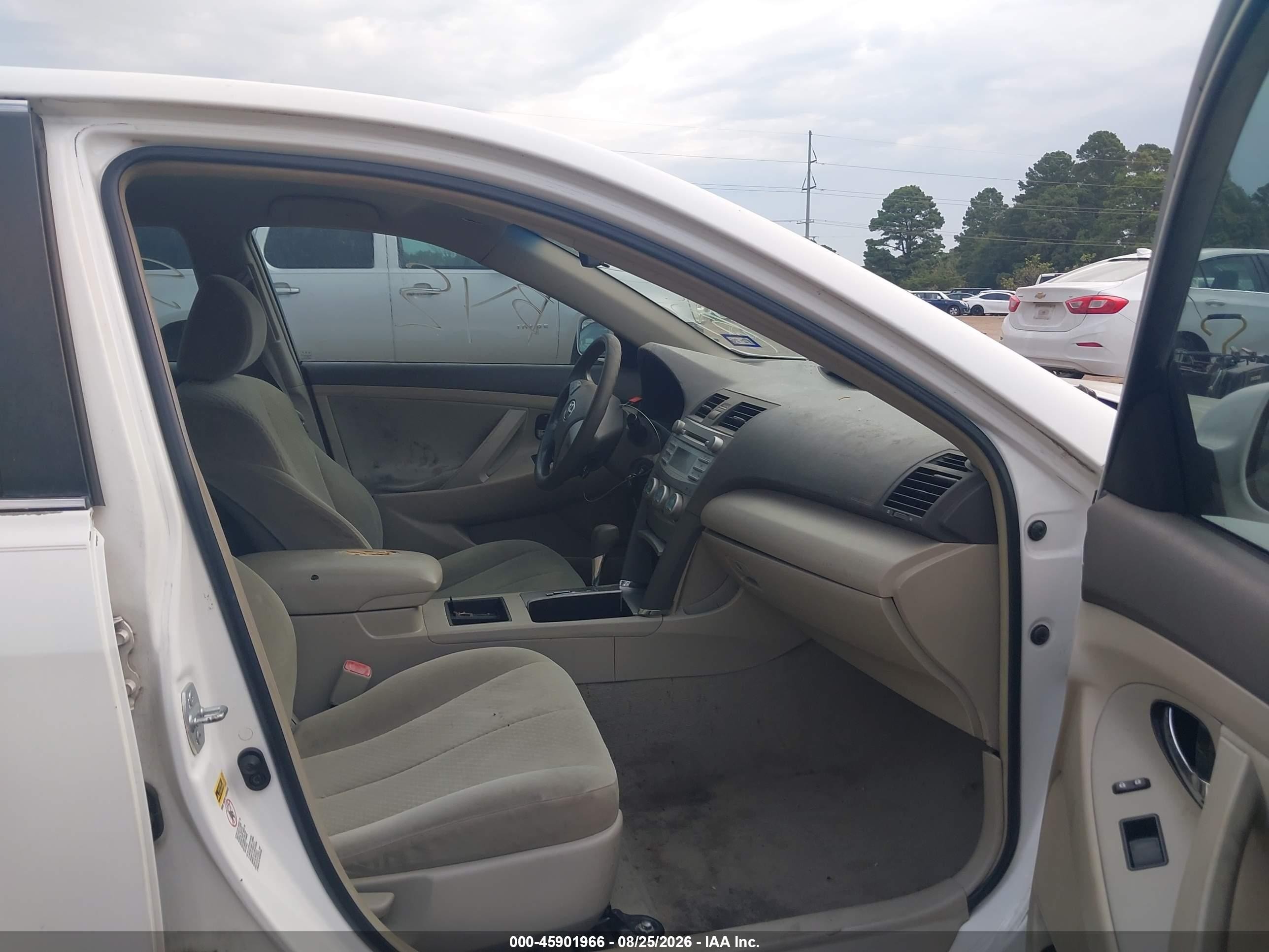 2007 Toyota Camry Le White vin: 4T1BE46K57U631822