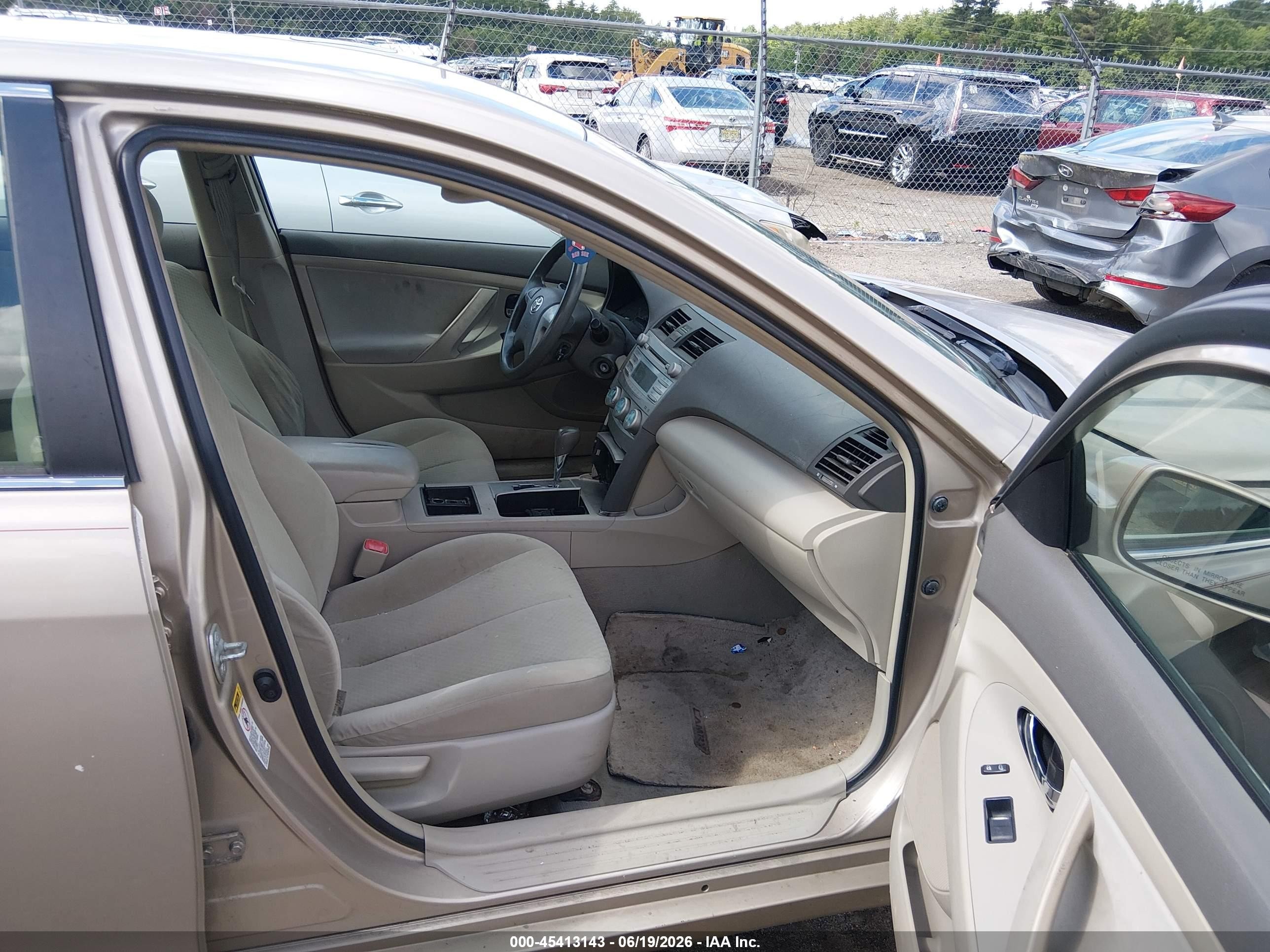 2007 Toyota Camry Le Gold vin: 4T1BE46K57U668370