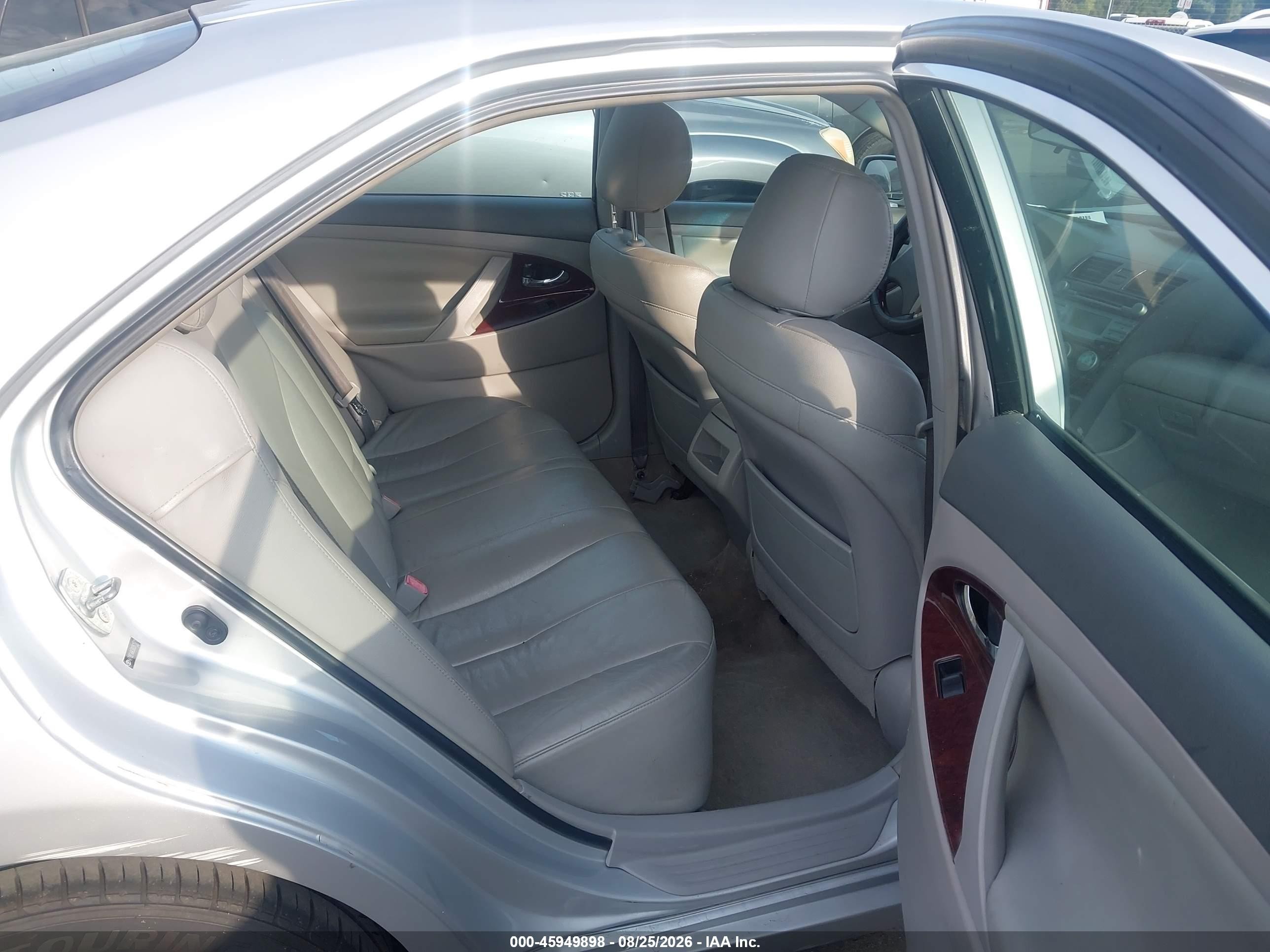 2008 Toyota Camry Le Silver vin: 4T1BE46K58U261571