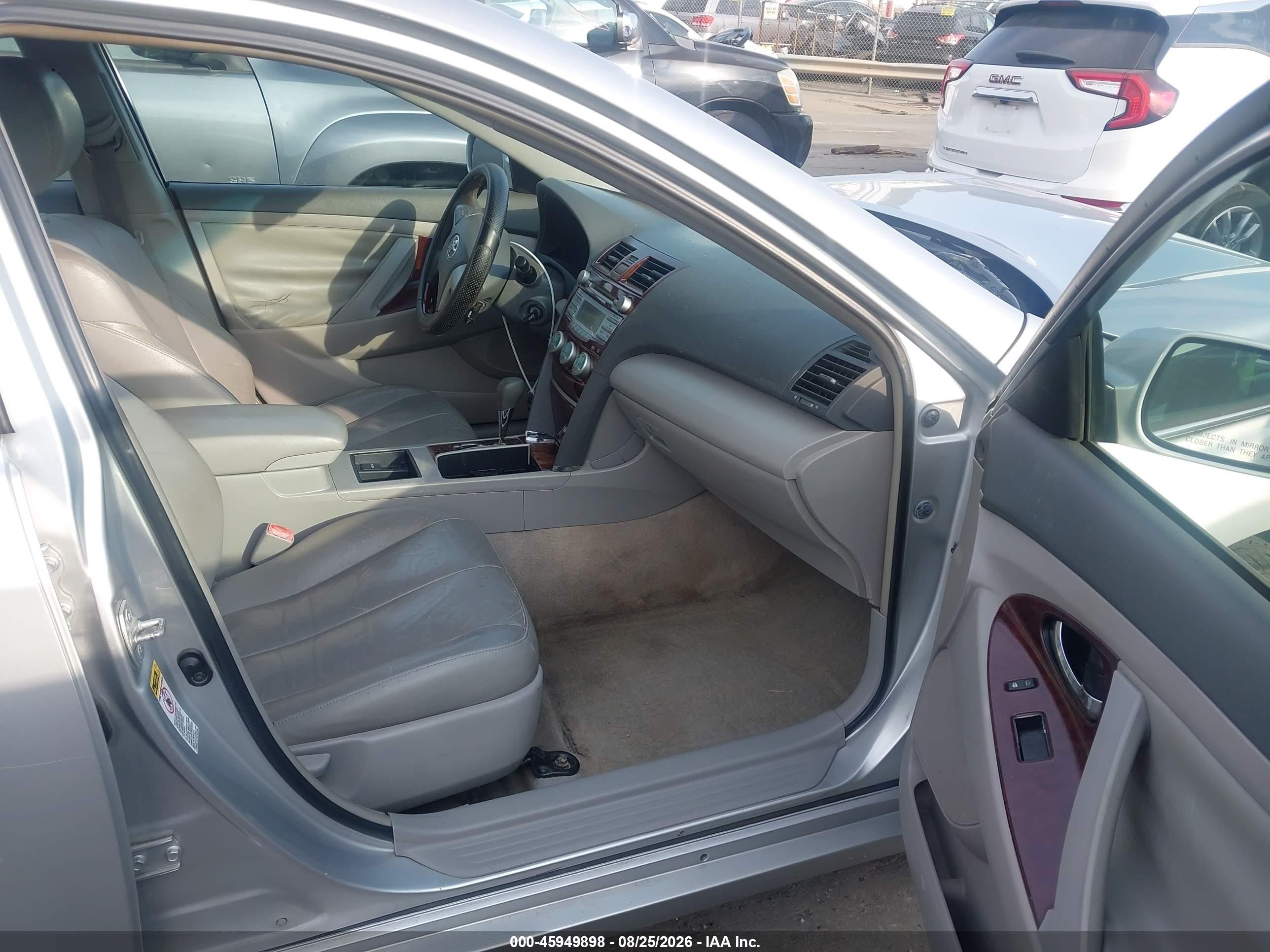 2008 Toyota Camry Le Silver vin: 4T1BE46K58U261571