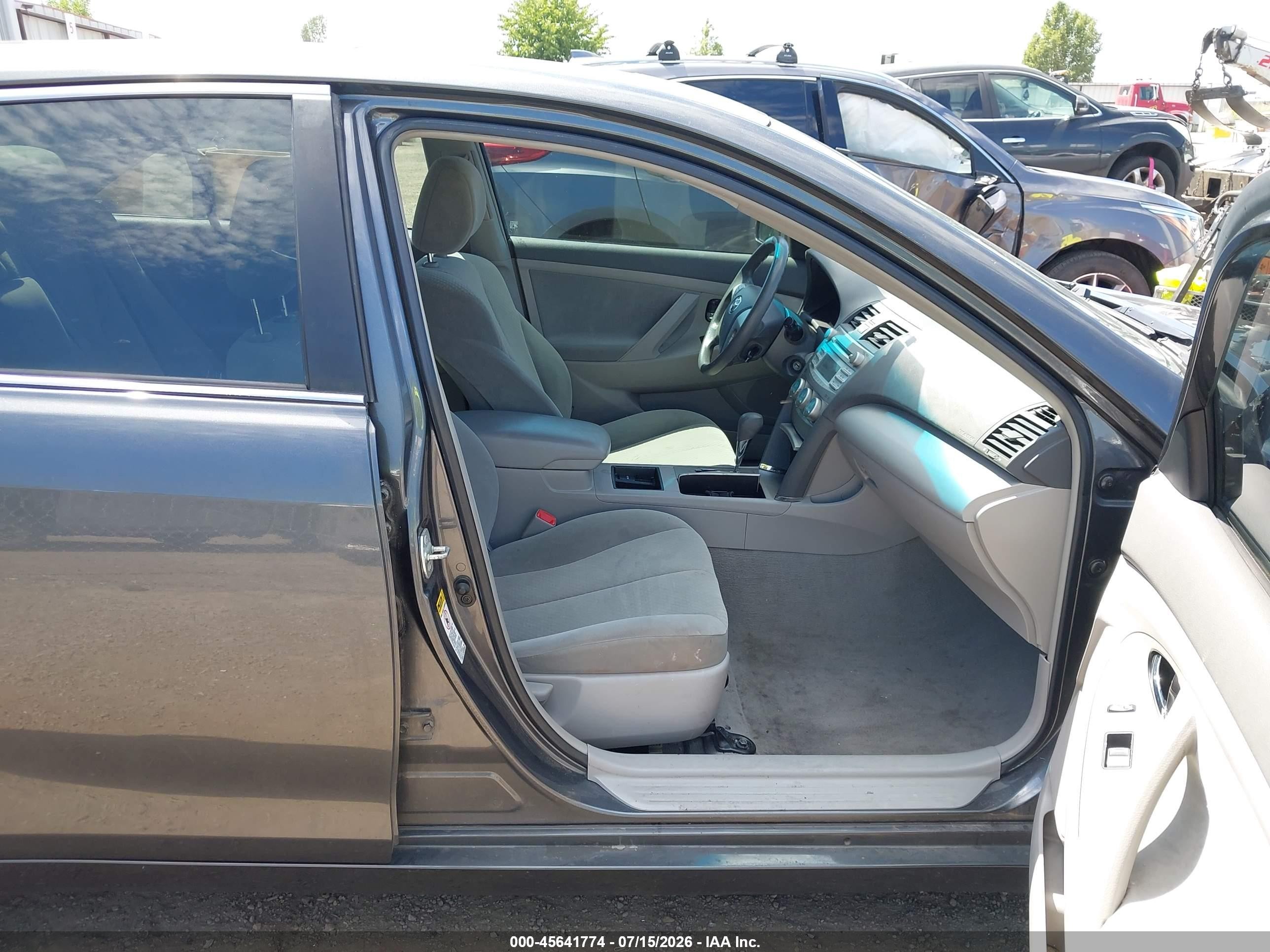 2008 Toyota Camry Le Gray vin: 4T1BE46K58U750911