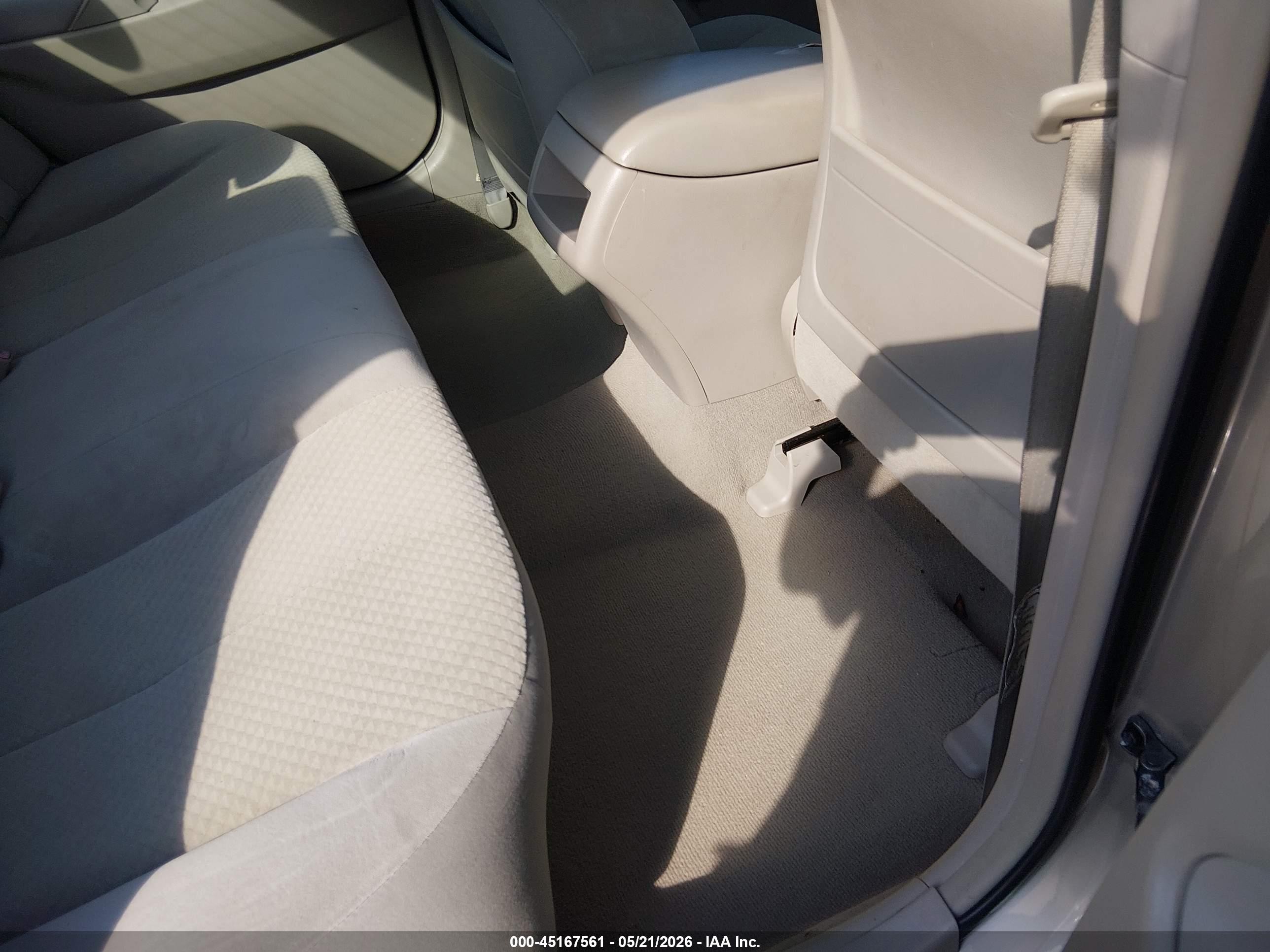 2008 Toyota Camry Le Gold vin: 4T1BE46K58U789868