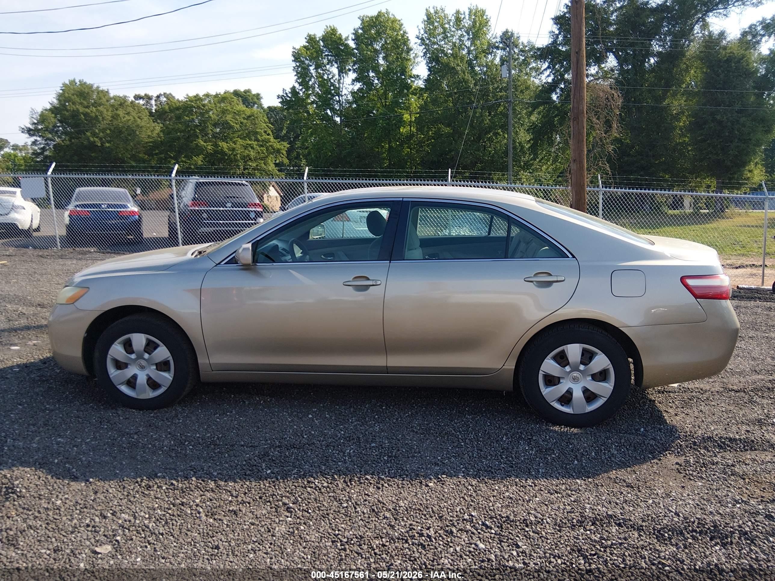 2008 Toyota Camry Le Gold vin: 4T1BE46K58U789868