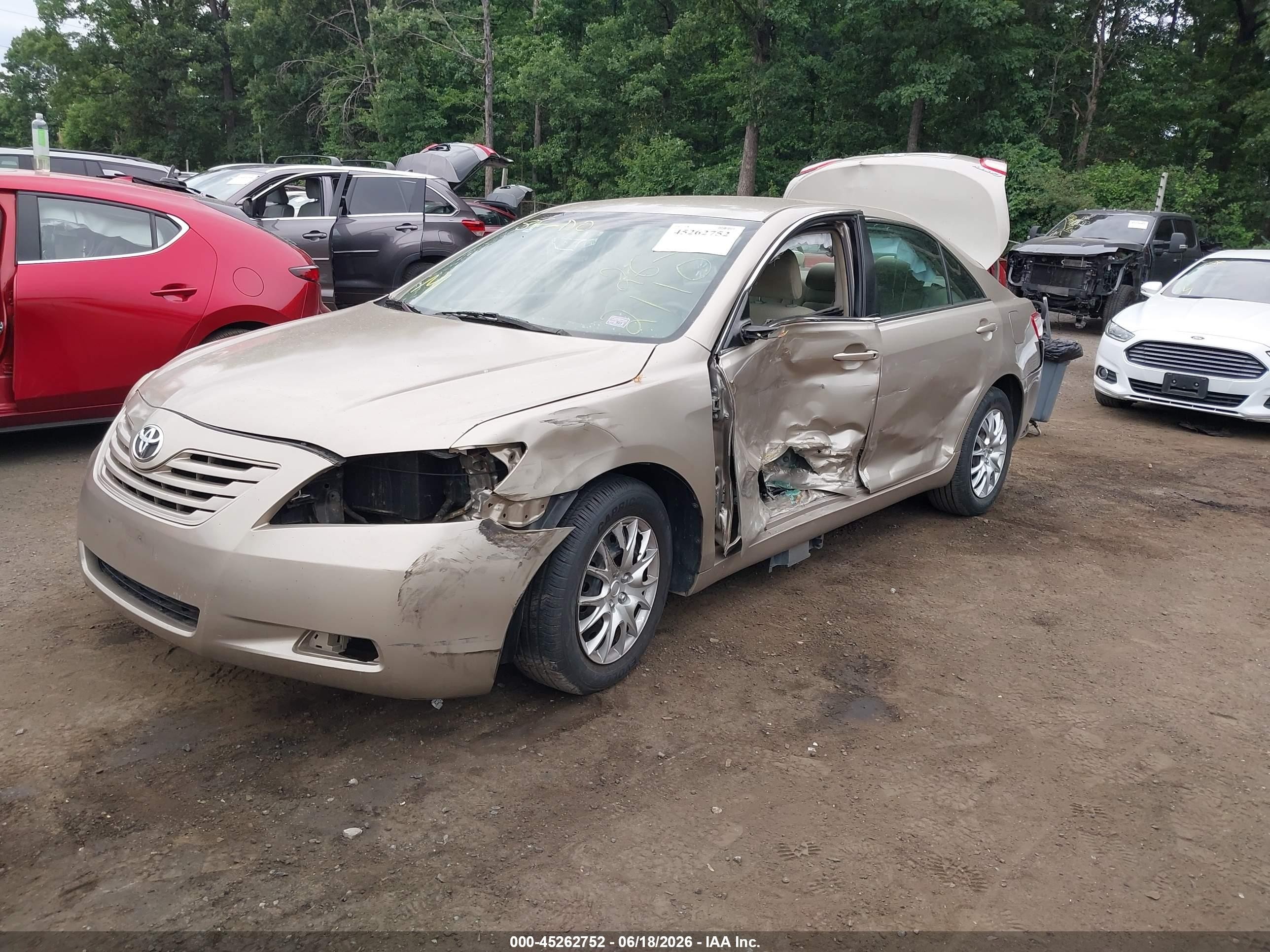 2009 Toyota Camry Le Gold vin: 4T1BE46K59U273320