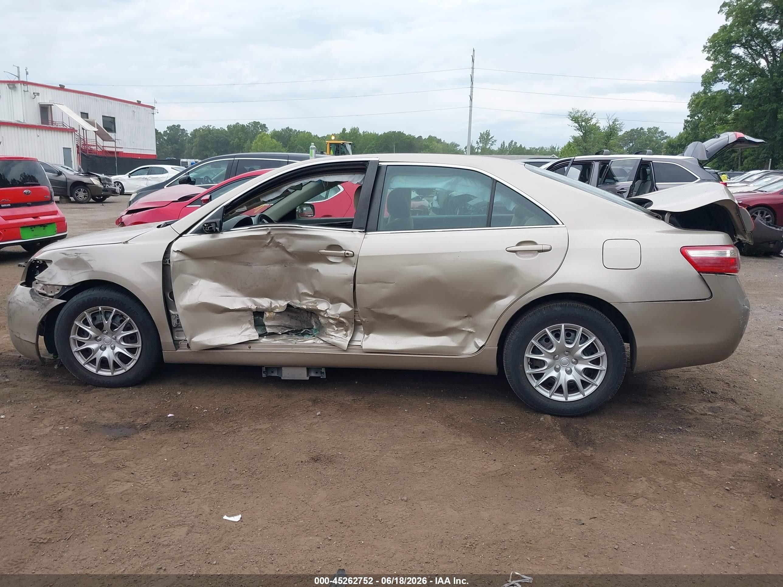 2009 Toyota Camry Le Gold vin: 4T1BE46K59U273320