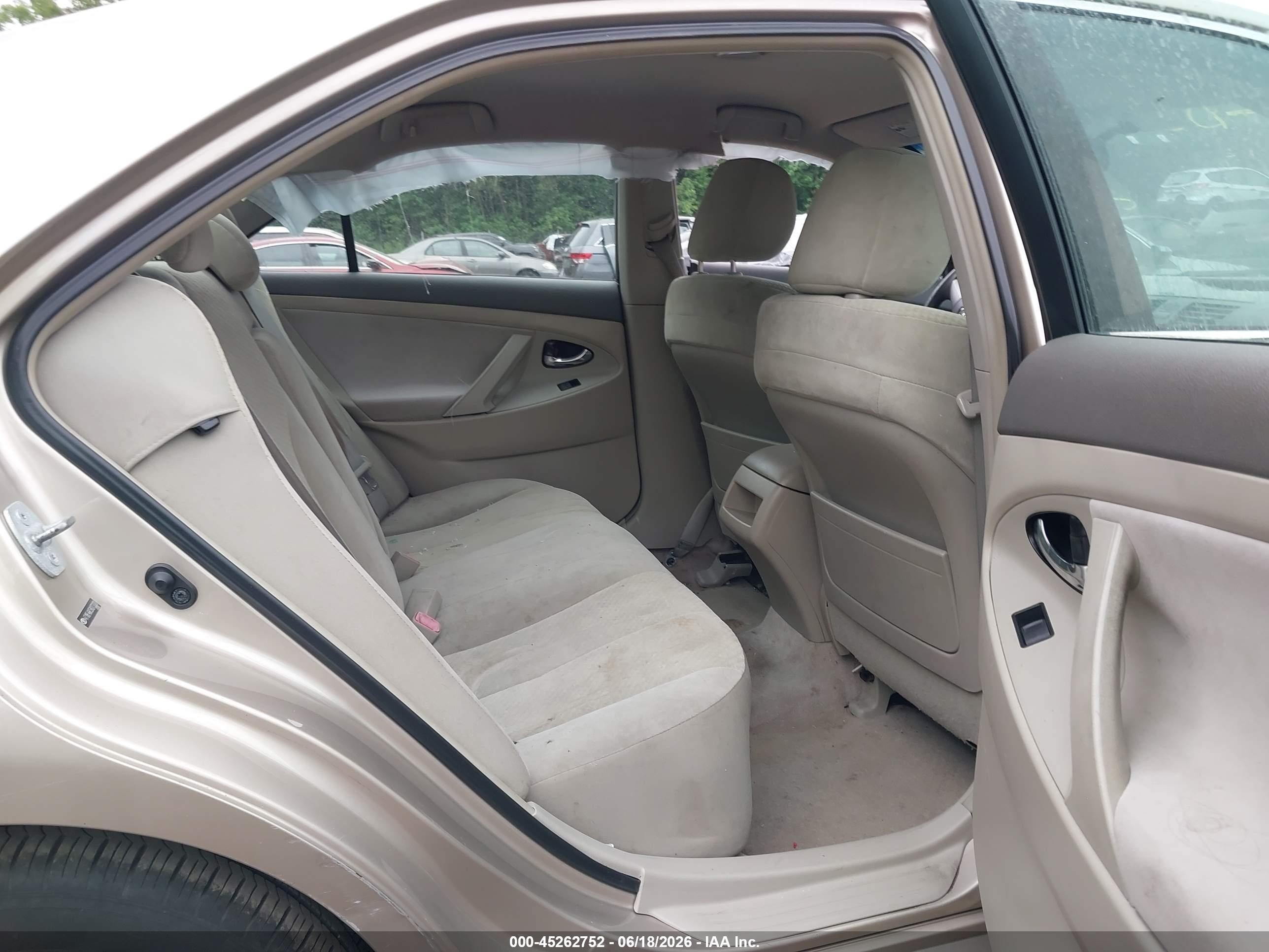 2009 Toyota Camry Le Gold vin: 4T1BE46K59U273320