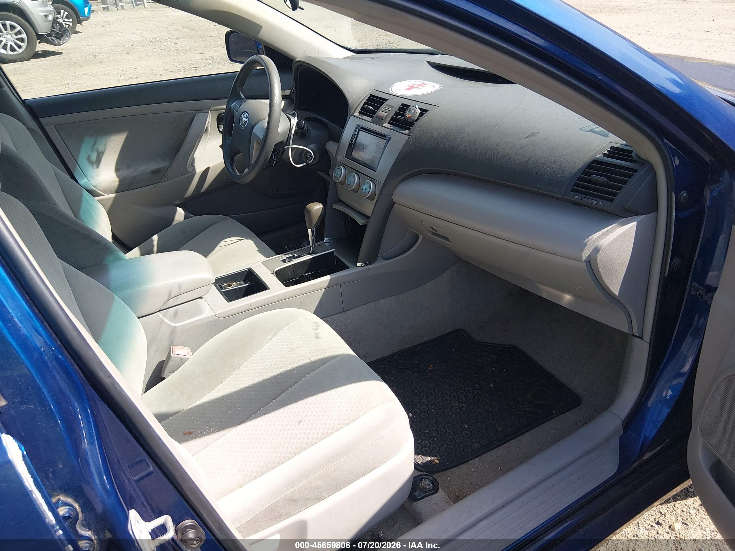 2009 Toyota Camry Le Blue vin: 4T1BE46K59U320975