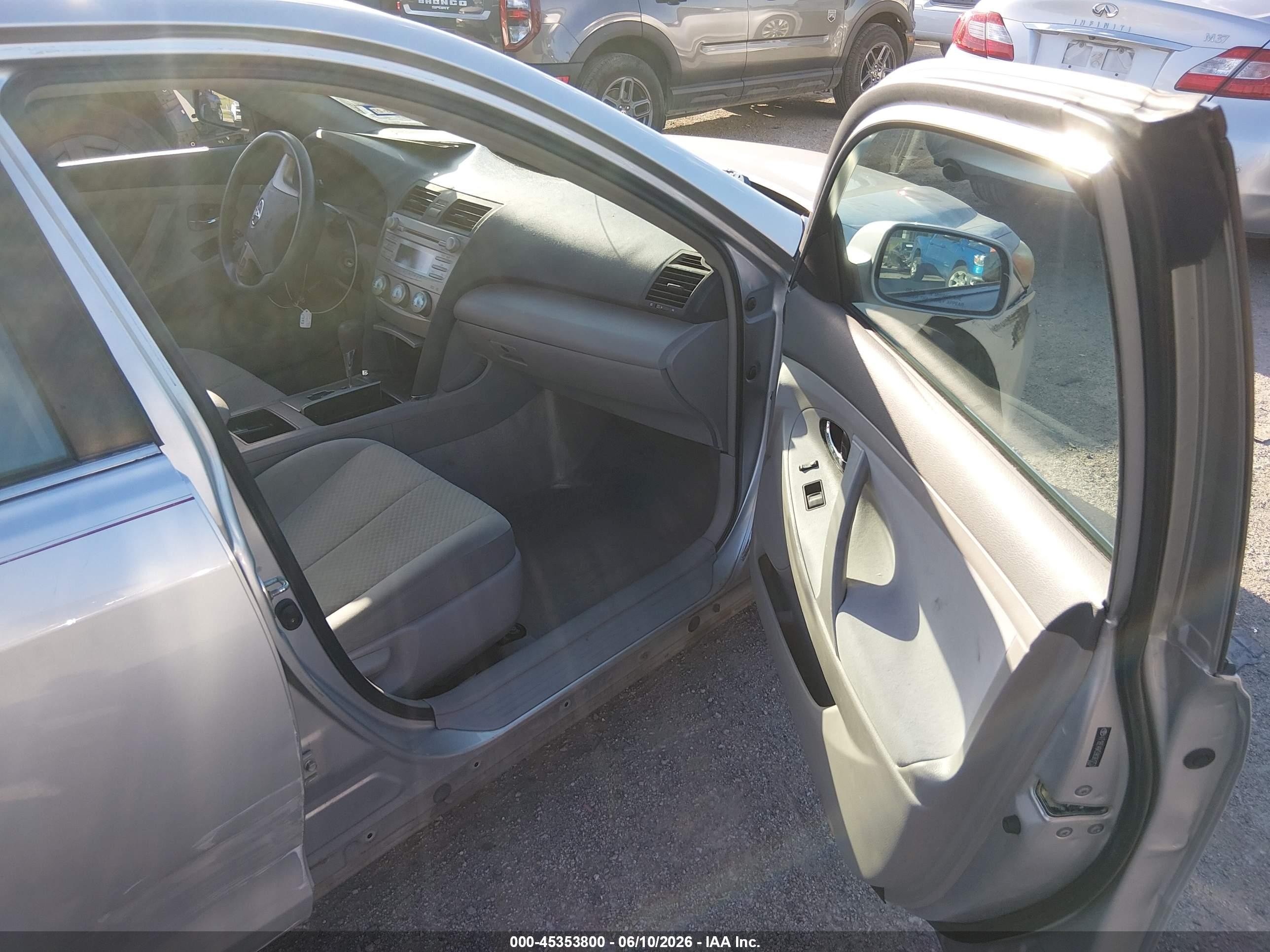 2009 Toyota Camry Le Серебряный vin: 4T1BE46K59U361753