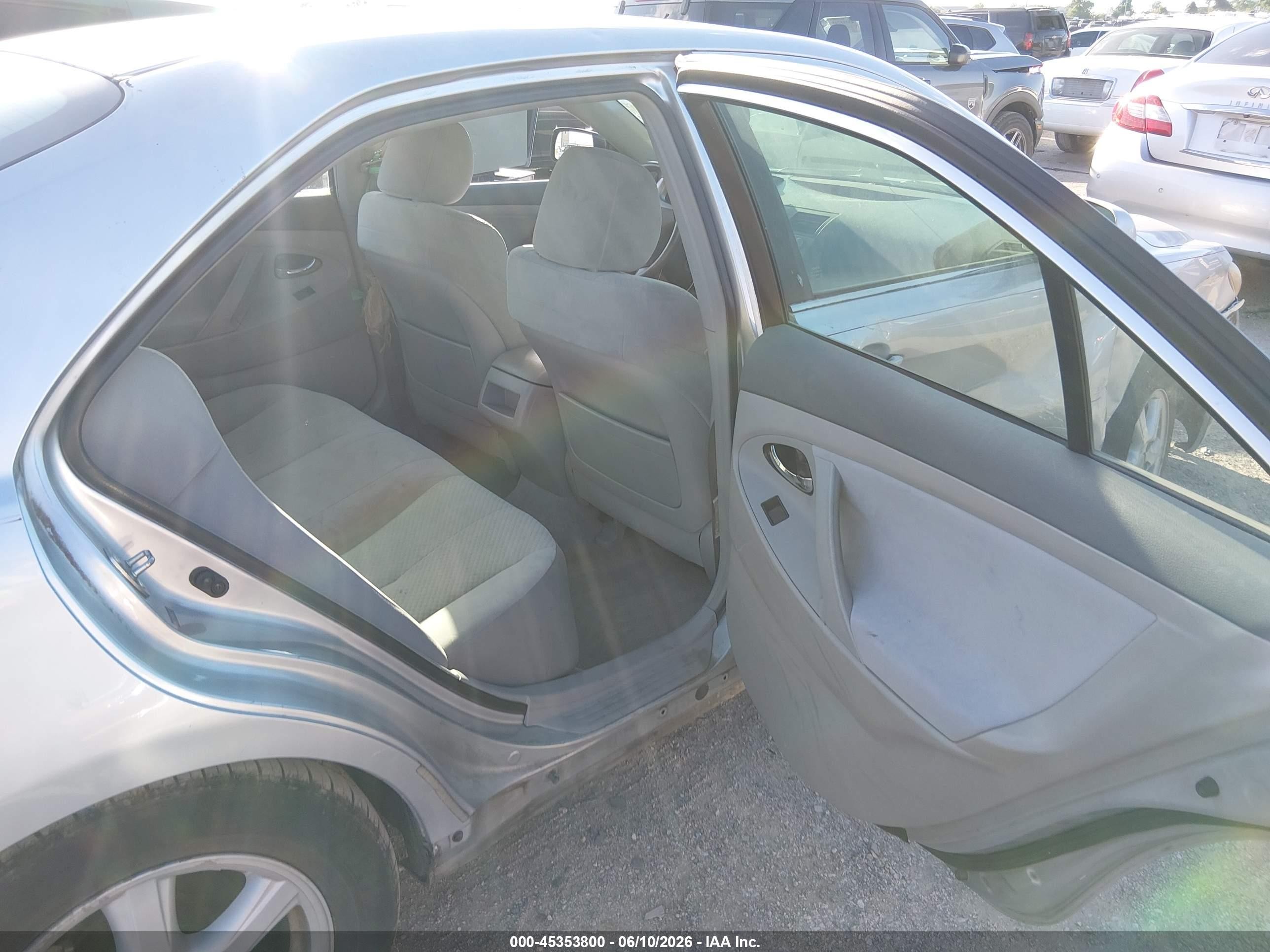 2009 Toyota Camry Le Серебряный vin: 4T1BE46K59U361753