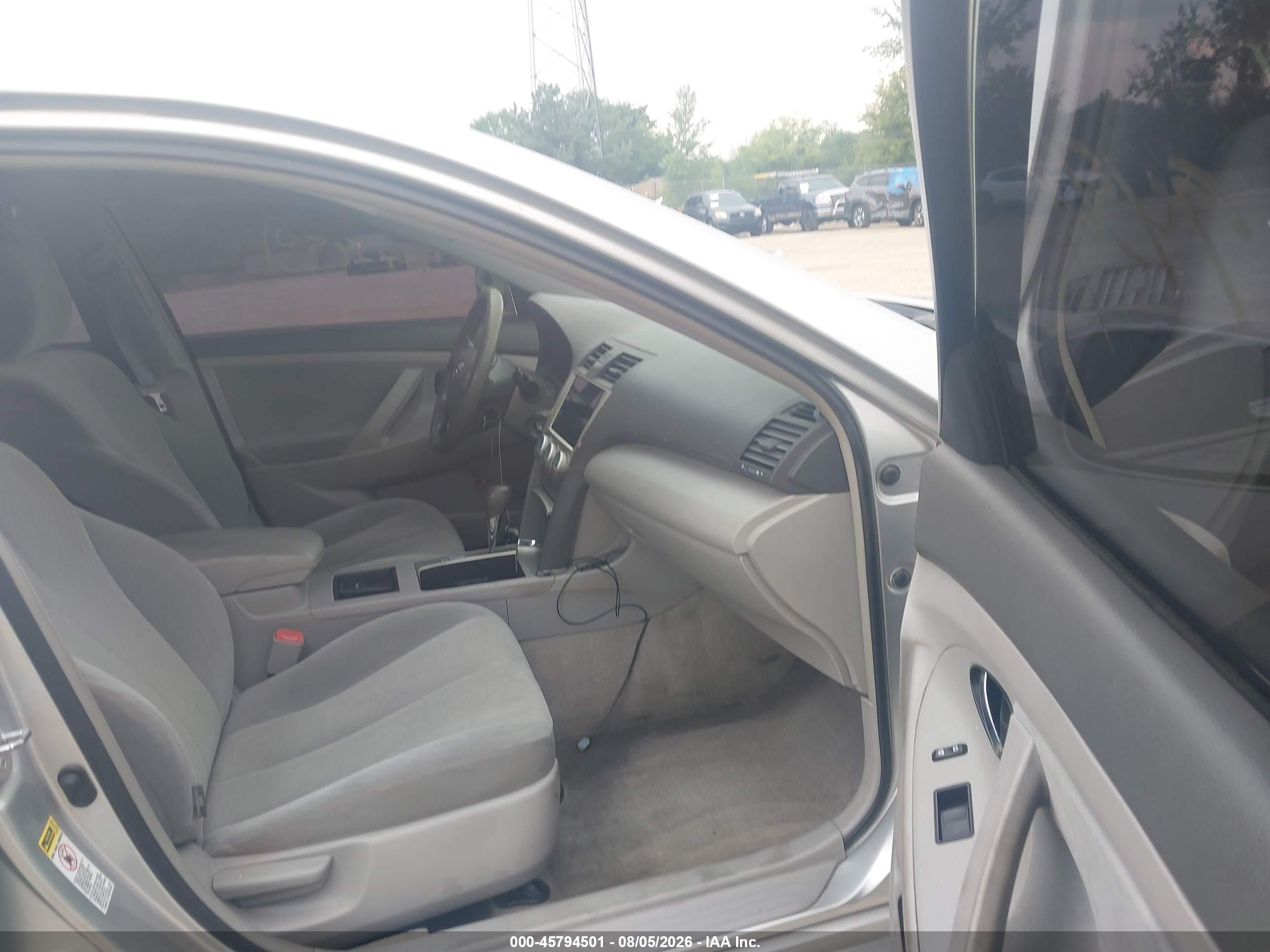 2009 Toyota Camry Le Silver vin: 4T1BE46K59U365334
