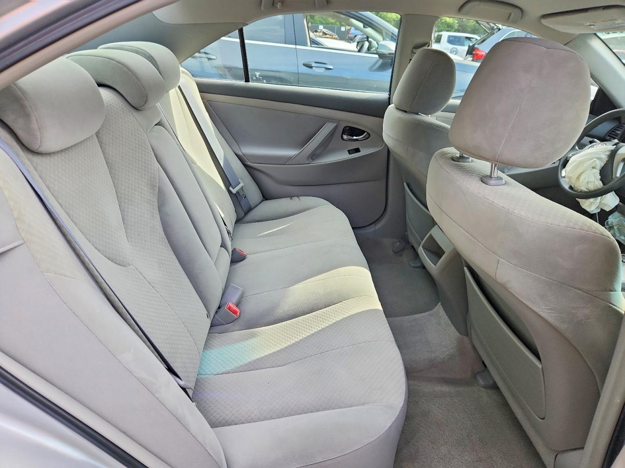 2009 Toyota Camry Le Silver vin: 4T1BE46K59U384837