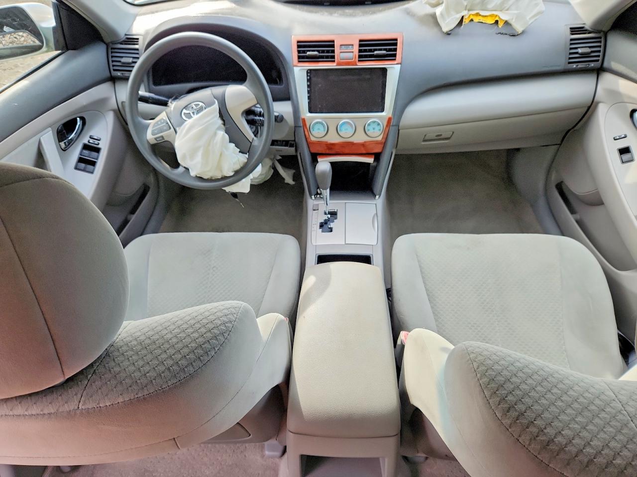 2009 Toyota Camry Le Silver vin: 4T1BE46K59U384837