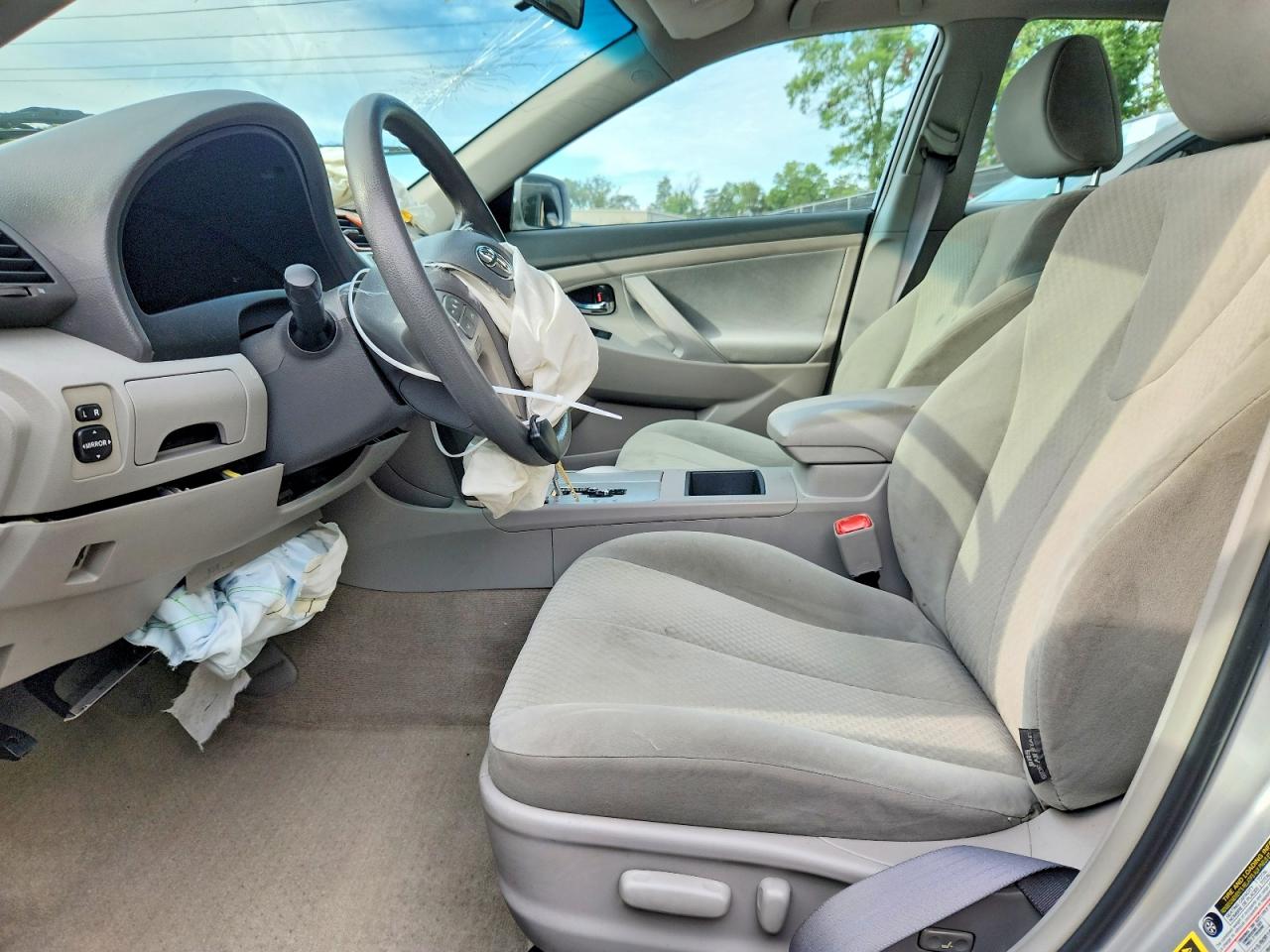 2009 Toyota Camry Le Silver vin: 4T1BE46K59U384837