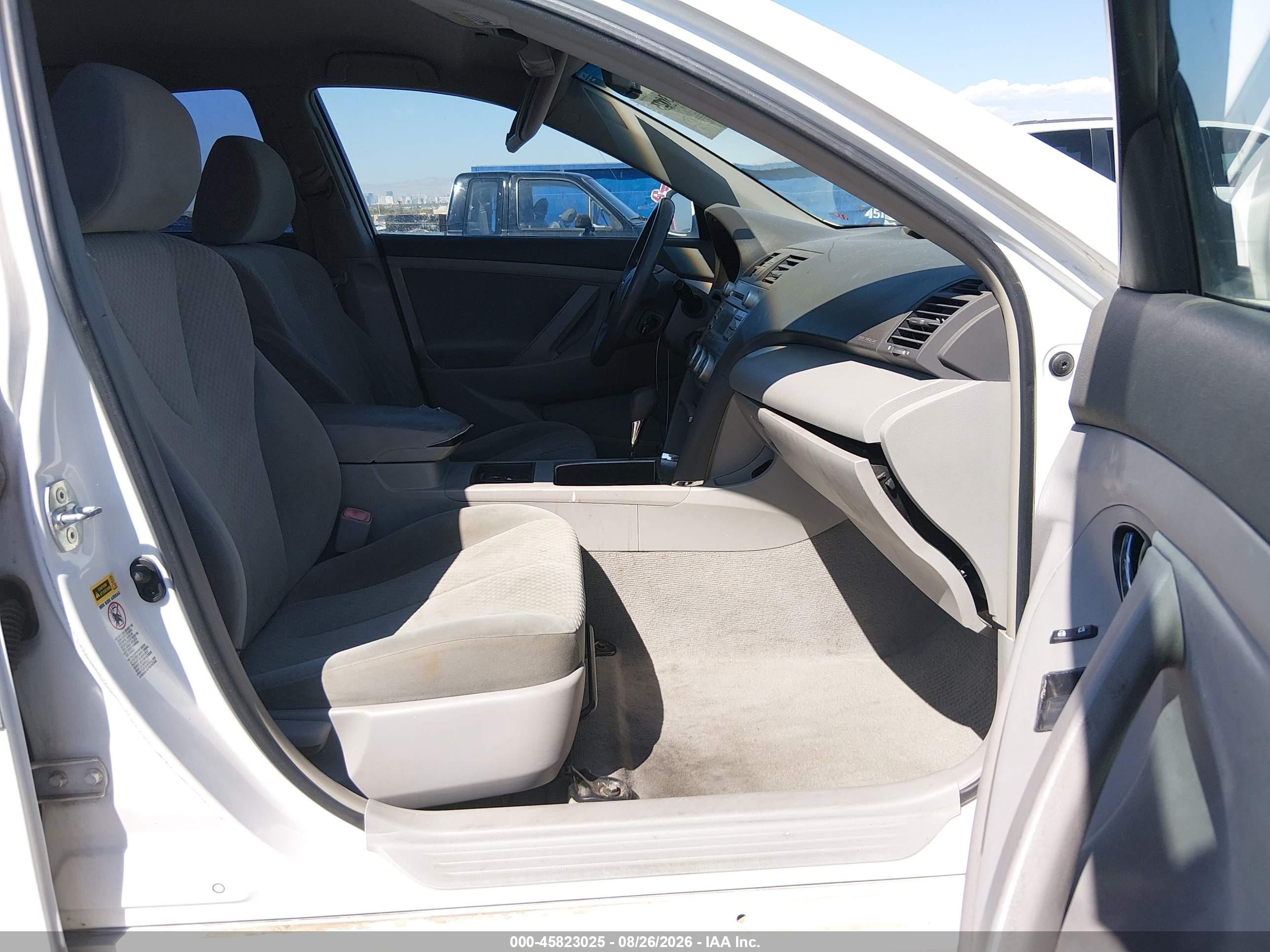 2009 Toyota Camry Le White vin: 4T1BE46K59U915759