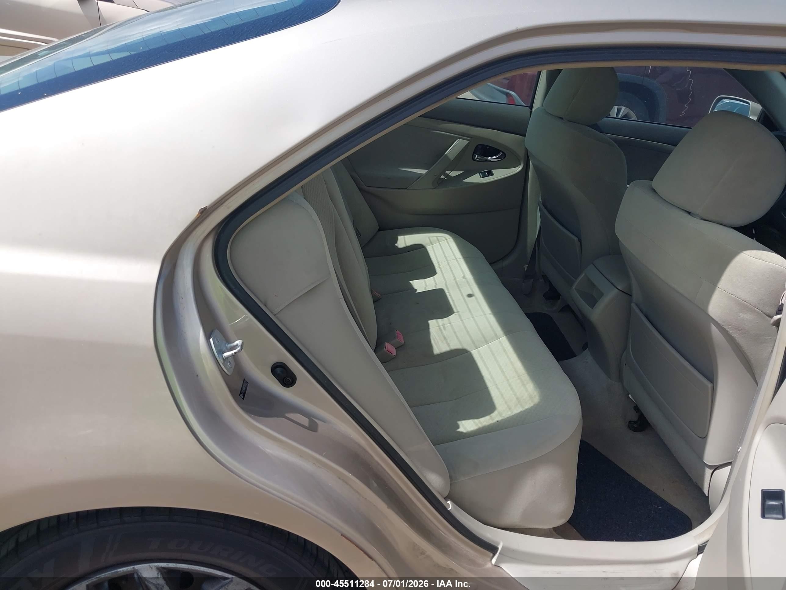 2007 Toyota Camry Le Gold vin: 4T1BE46K67U030791