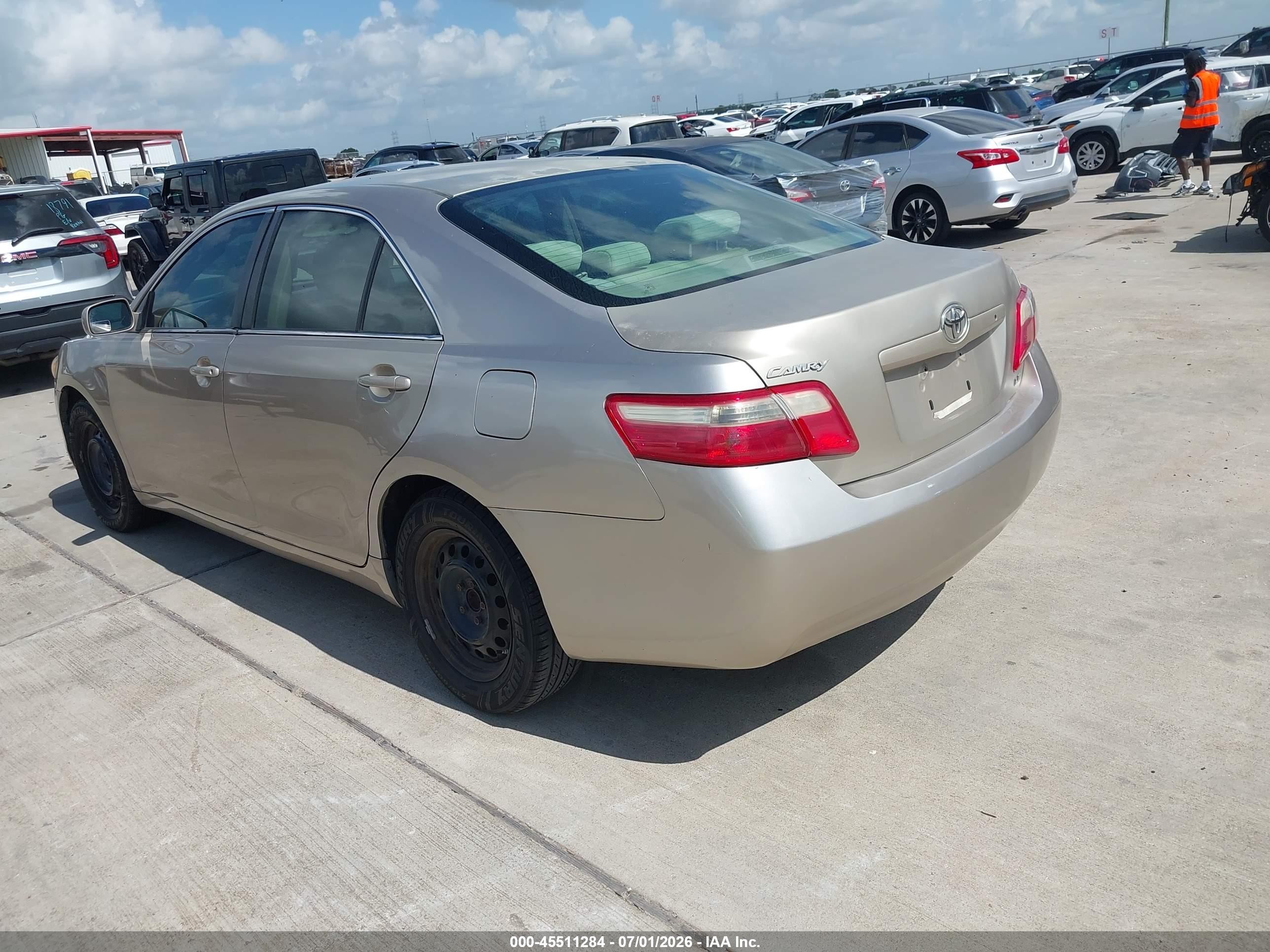 2007 Toyota Camry Le Gold vin: 4T1BE46K67U030791