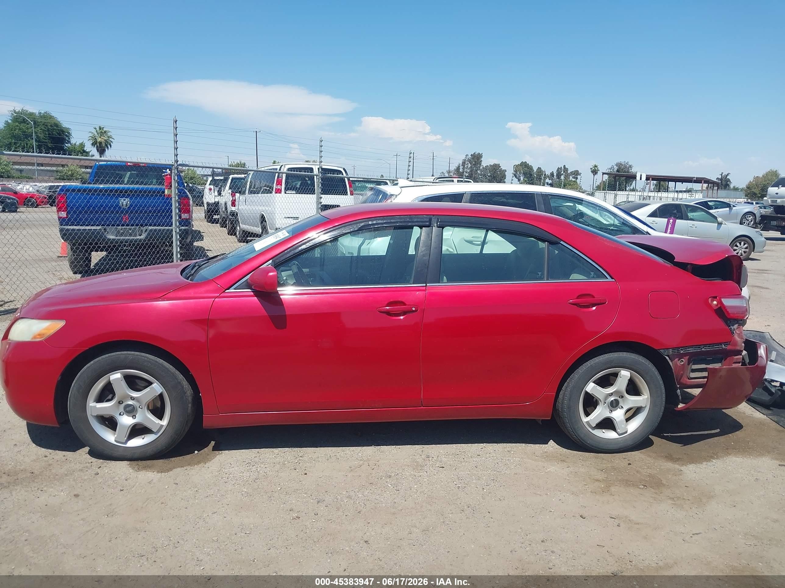 2007 Toyota Camry Le Red vin: 4T1BE46K67U193392