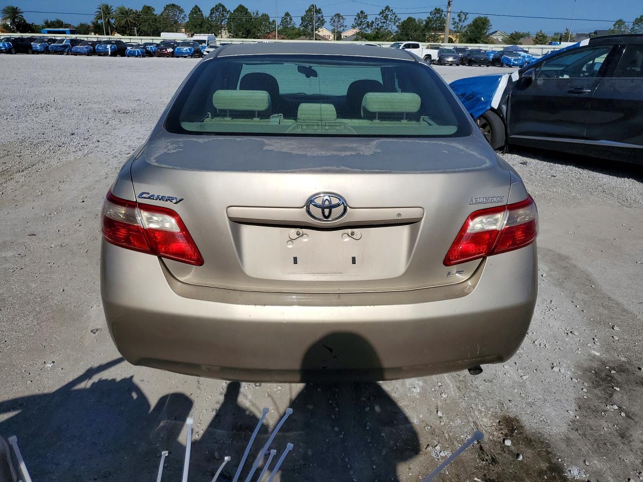 2007 Toyota Camry Le Gold vin: 4T1BE46K67U520079