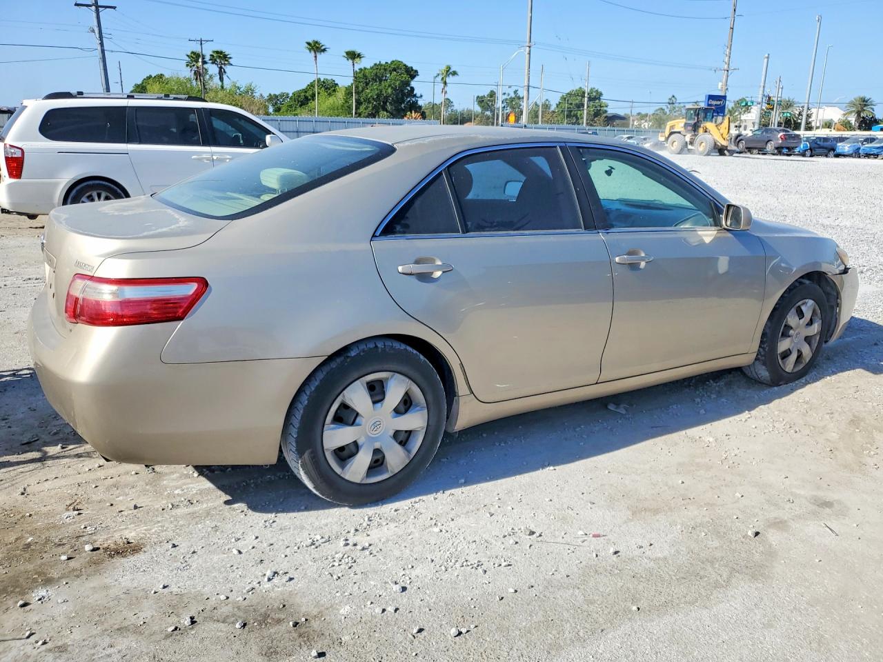 2007 Toyota Camry Le Gold vin: 4T1BE46K67U520079