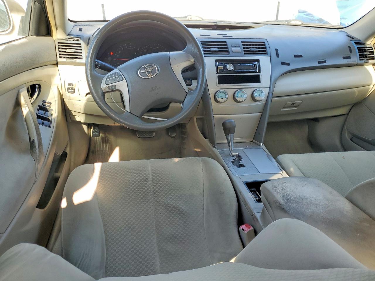 2007 Toyota Camry Le Gold vin: 4T1BE46K67U520079