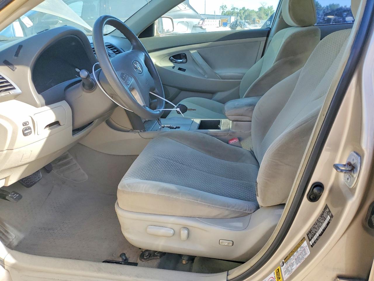 2007 Toyota Camry Le Gold vin: 4T1BE46K67U520079