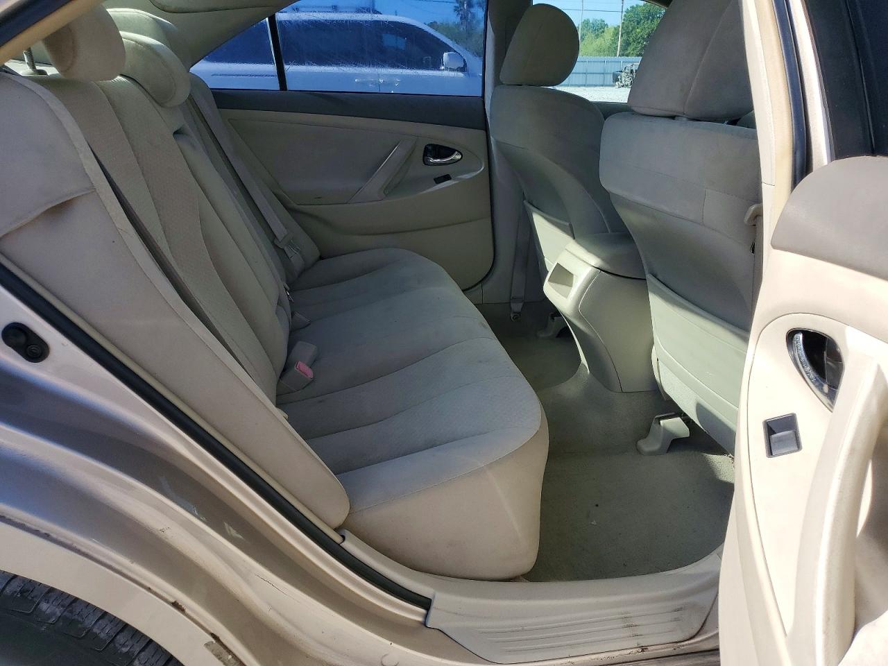 2007 Toyota Camry Le Gold vin: 4T1BE46K67U520079