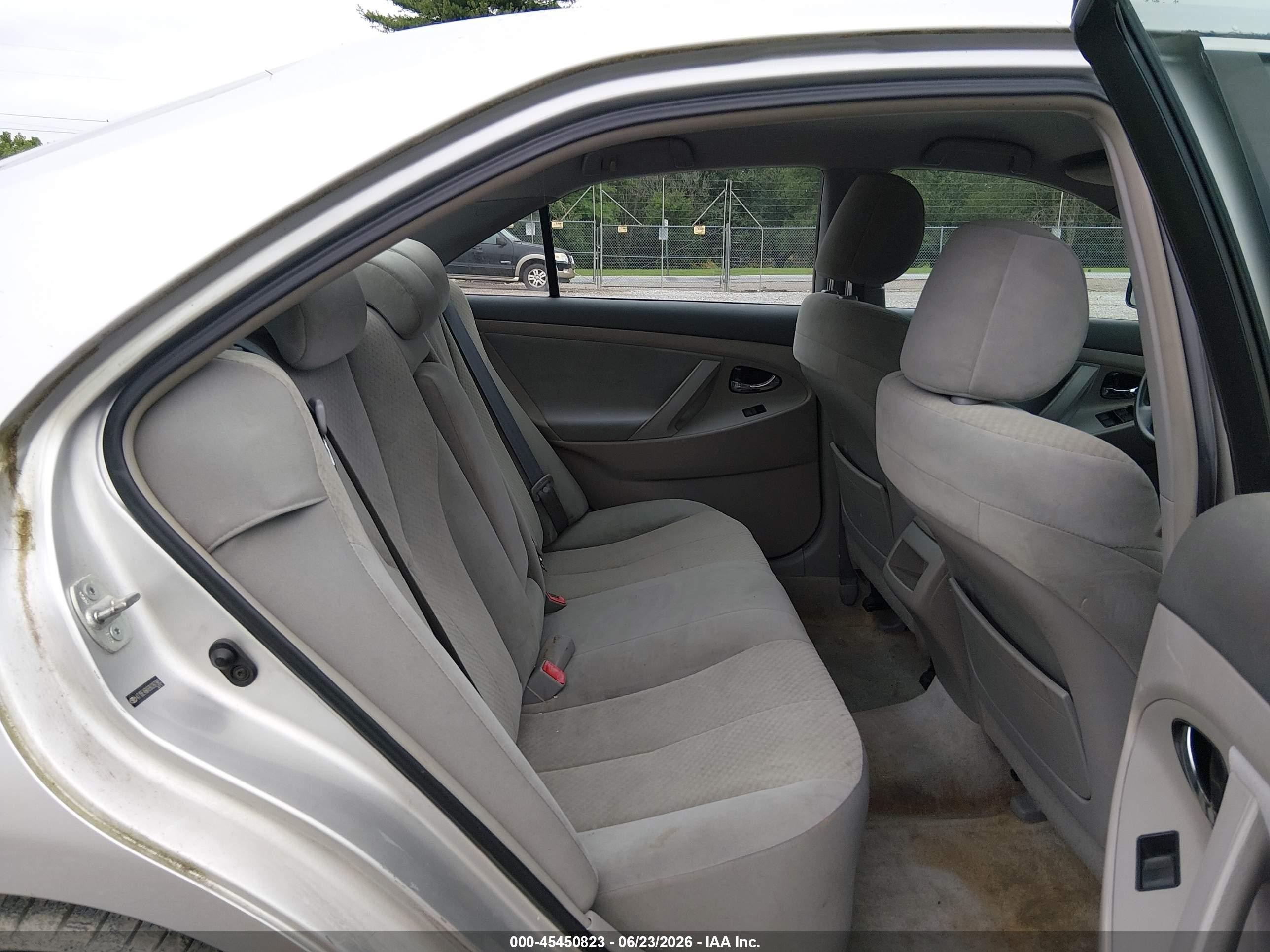 2009 Toyota Camry Le Silver vin: 4T1BE46K69U287985