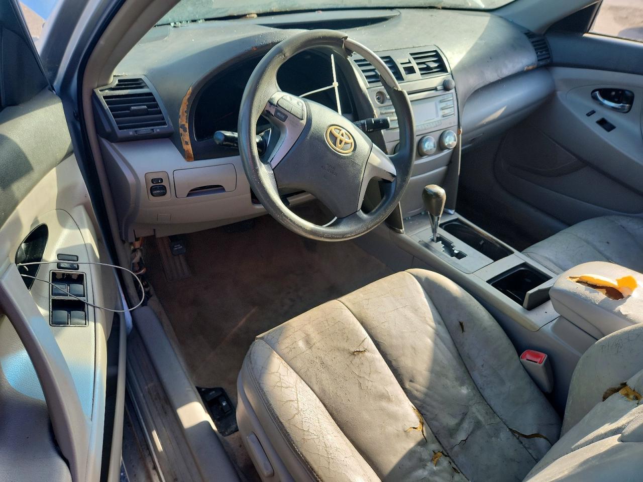 2009 Toyota Camry Le Серебряный vin: 4T1BE46K69U324162