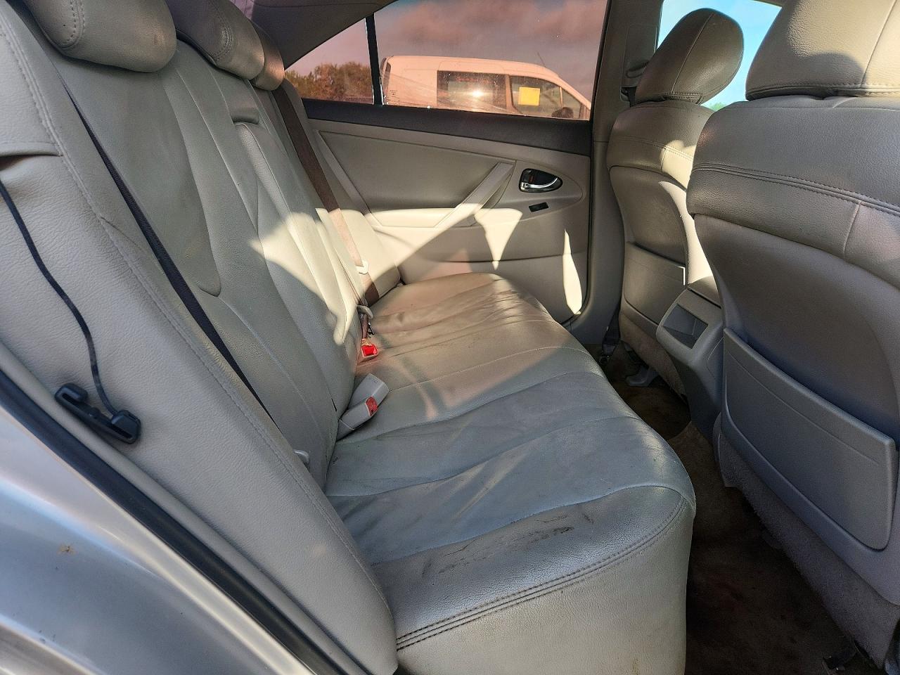 2009 Toyota Camry Le Серебряный vin: 4T1BE46K69U324162