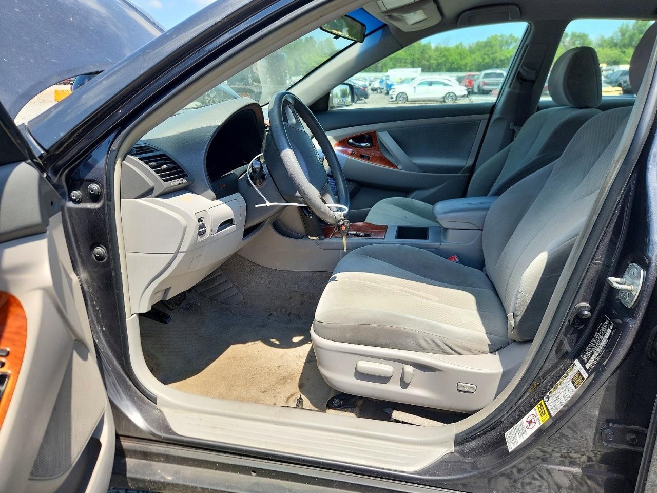2009 Toyota Camry Le Gray vin: 4T1BE46K69U334805