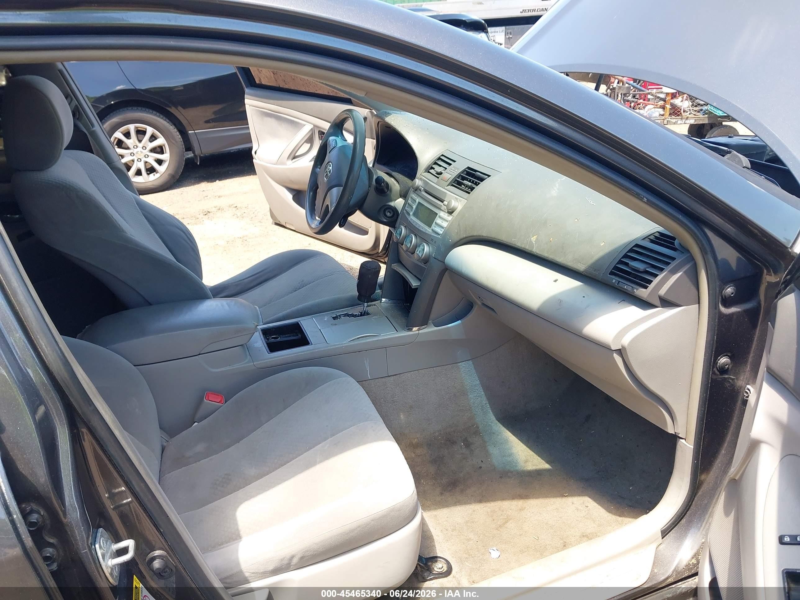 2009 Toyota Camry Le Gray vin: 4T1BE46K69U348848