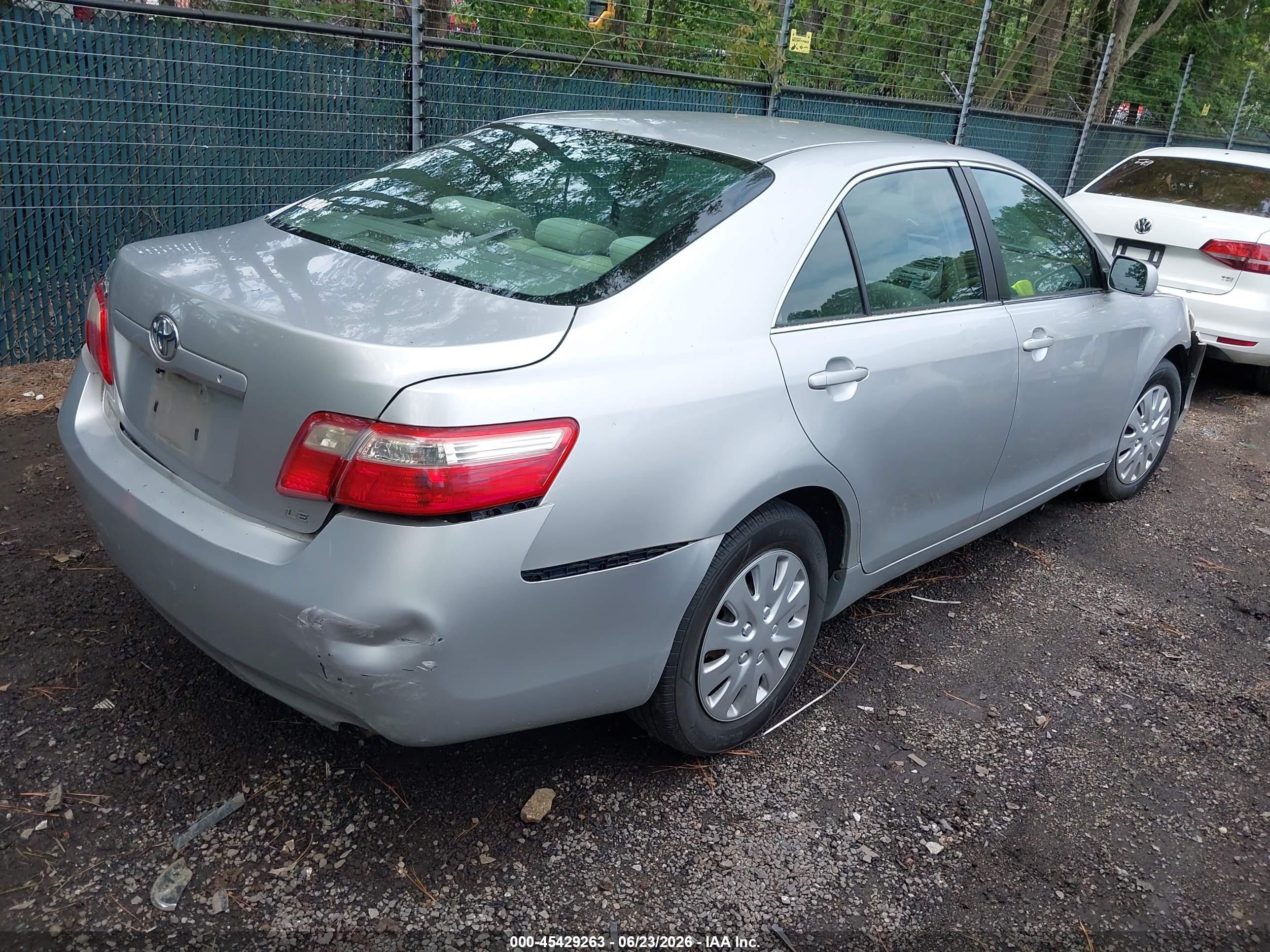 2009 Toyota Camry Le Silver vin: 4T1BE46K69U357663