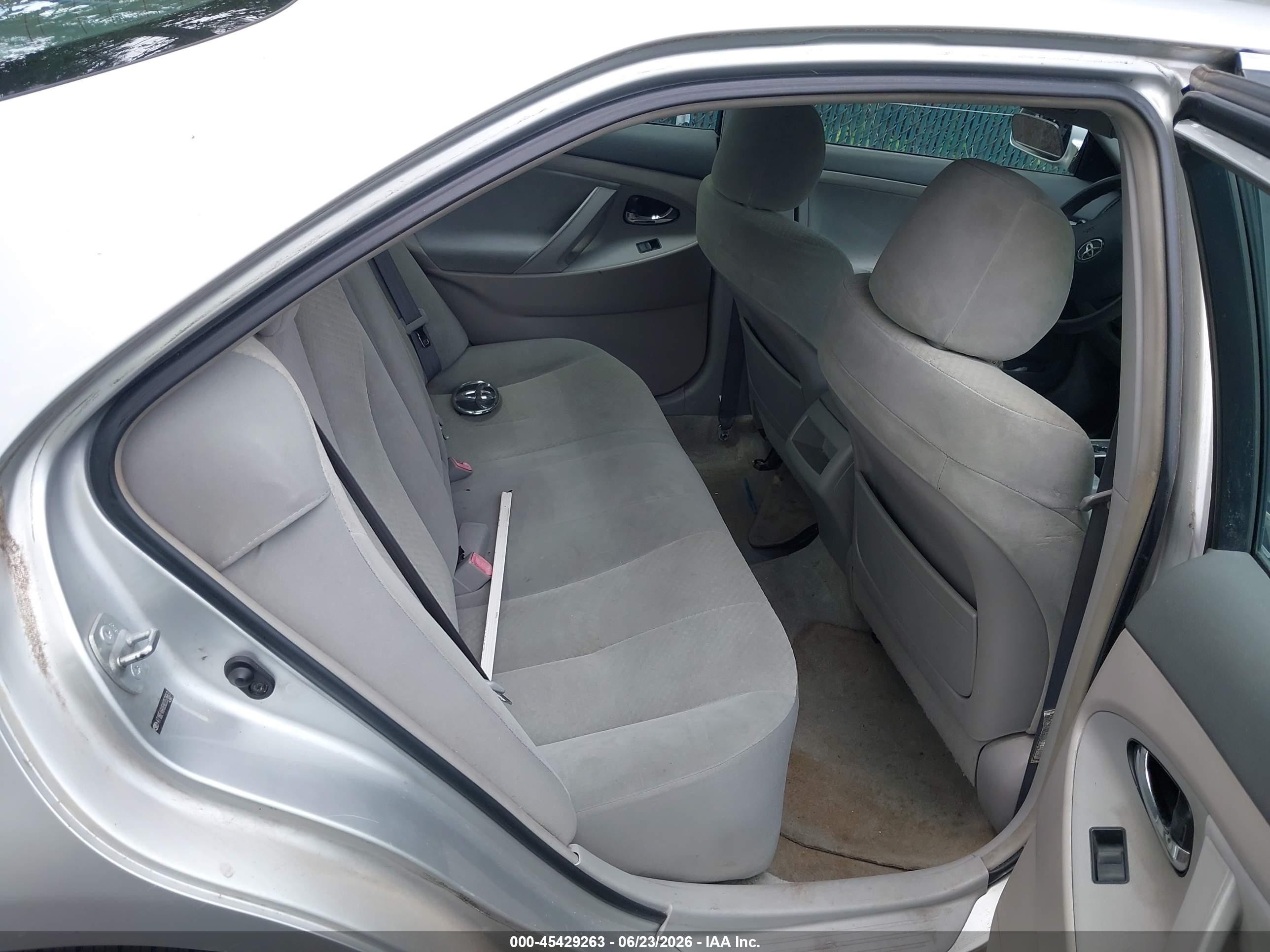 2009 Toyota Camry Le Silver vin: 4T1BE46K69U357663
