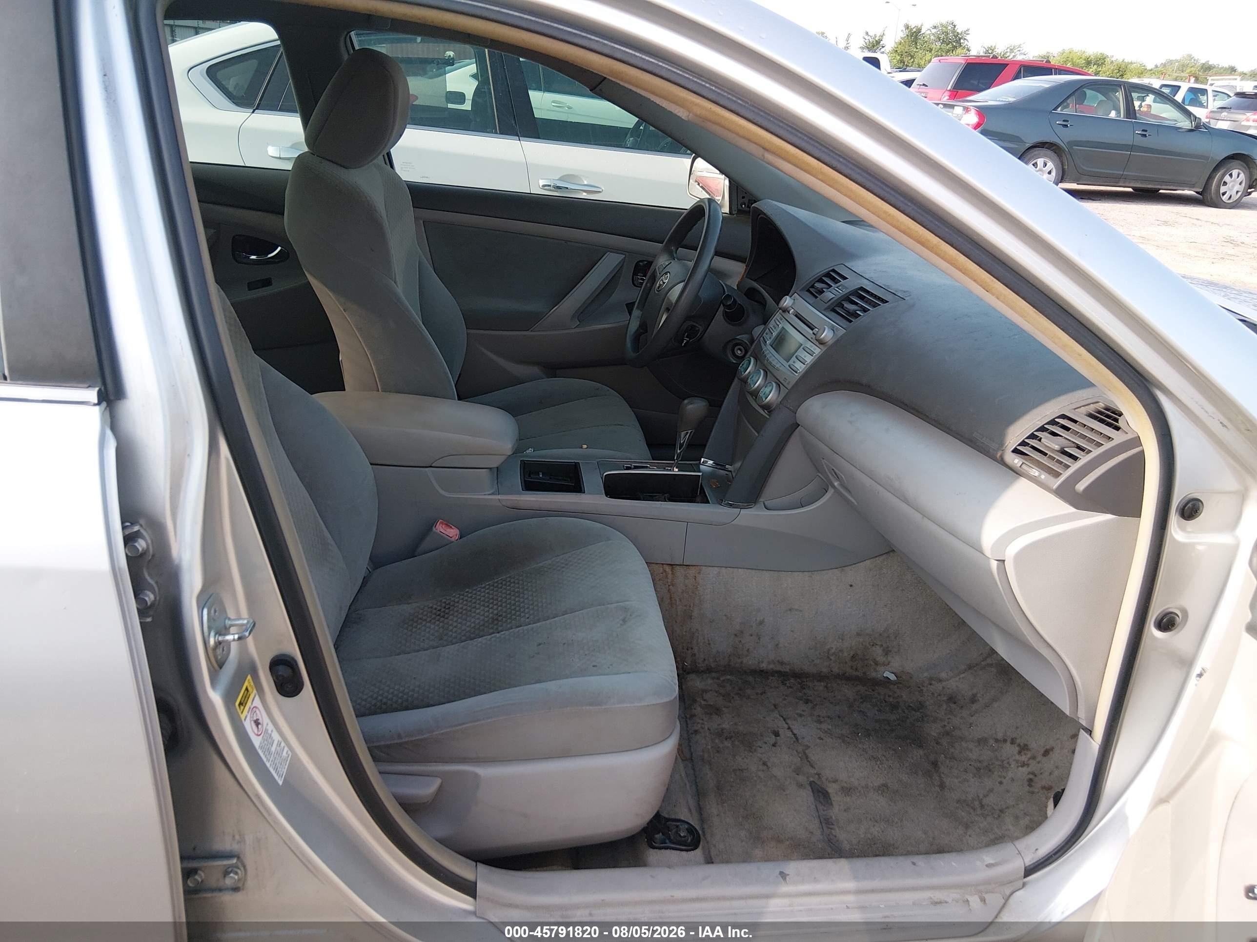 2009 Toyota Camry Le Silver vin: 4T1BE46K69U368937