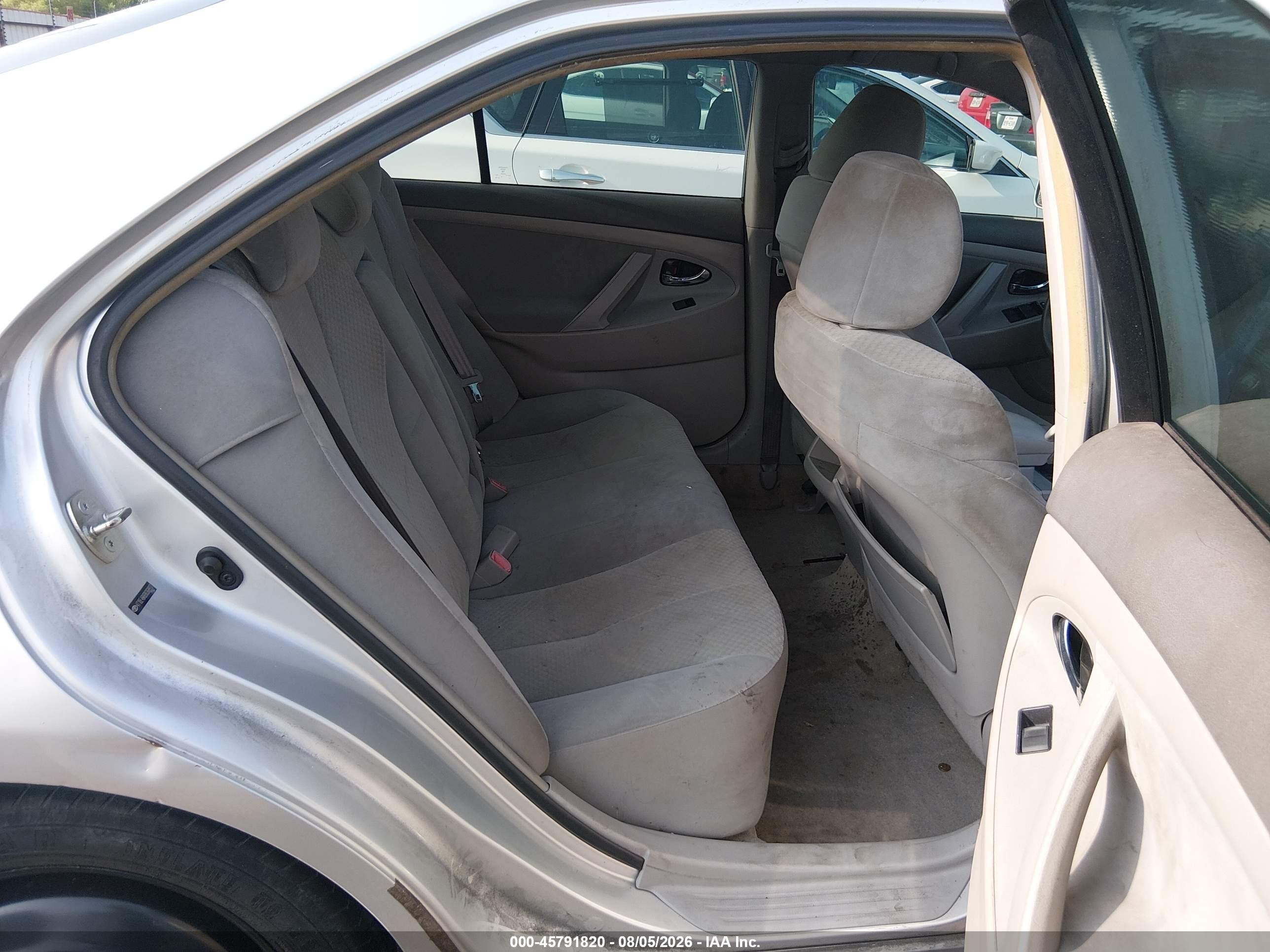 2009 Toyota Camry Le Silver vin: 4T1BE46K69U368937