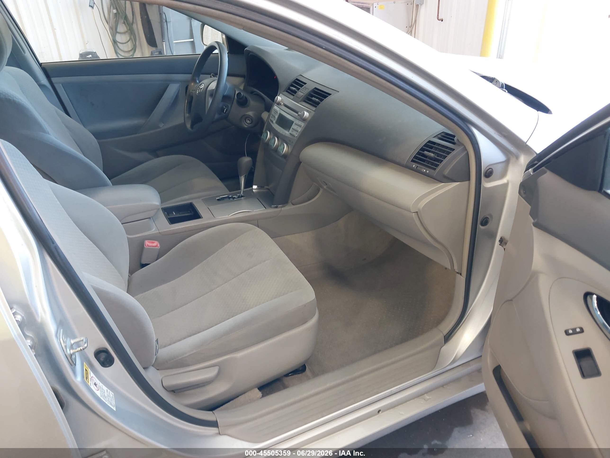 2009 Toyota Camry Le Silver vin: 4T1BE46K69U403511