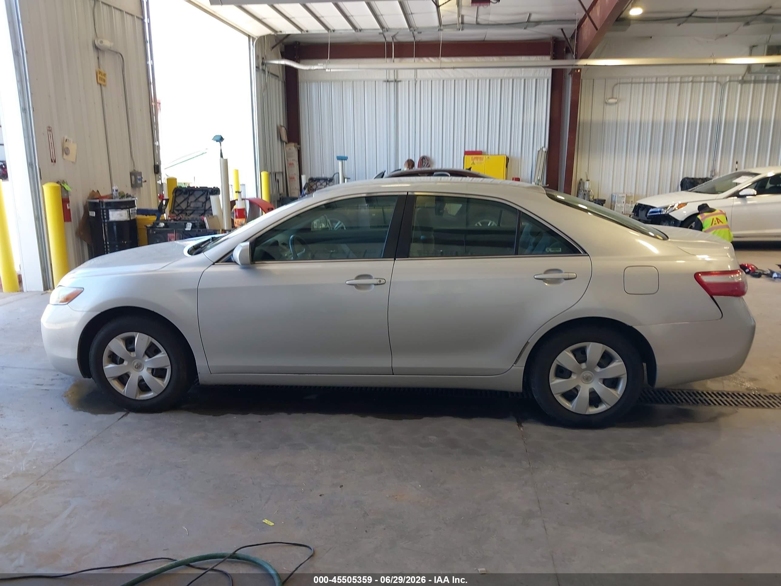 2009 Toyota Camry Le Silver vin: 4T1BE46K69U403511