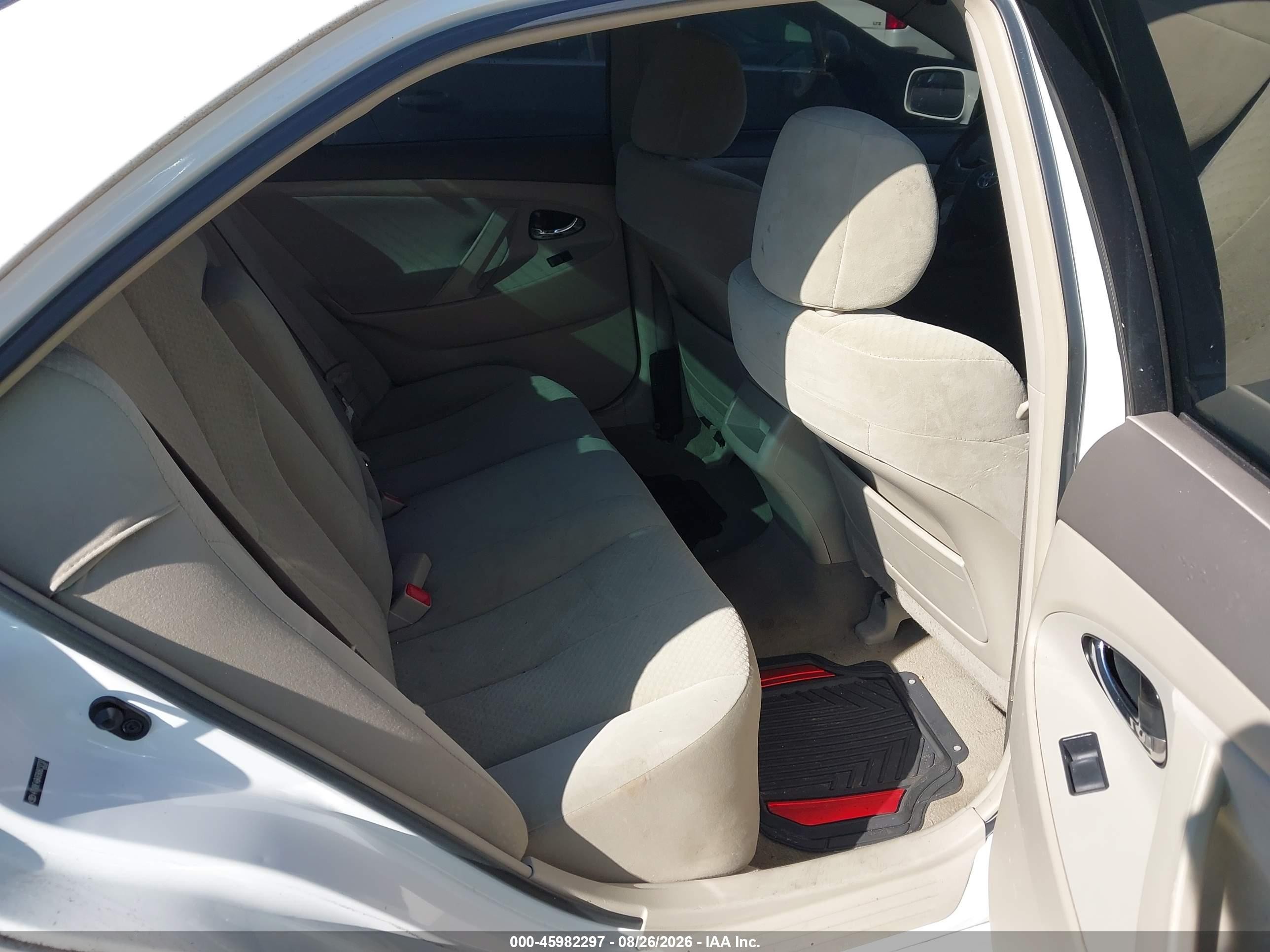 2009 Toyota Camry Le White vin: 4T1BE46K69U823737