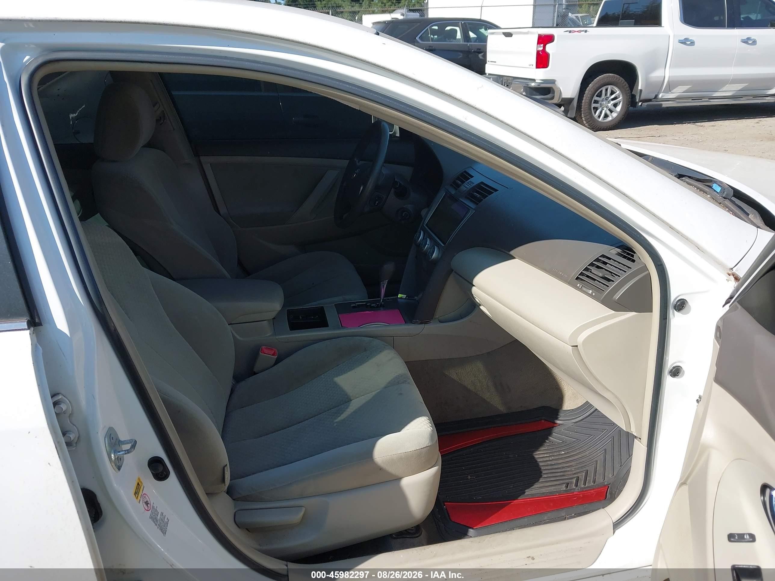2009 Toyota Camry Le White vin: 4T1BE46K69U823737