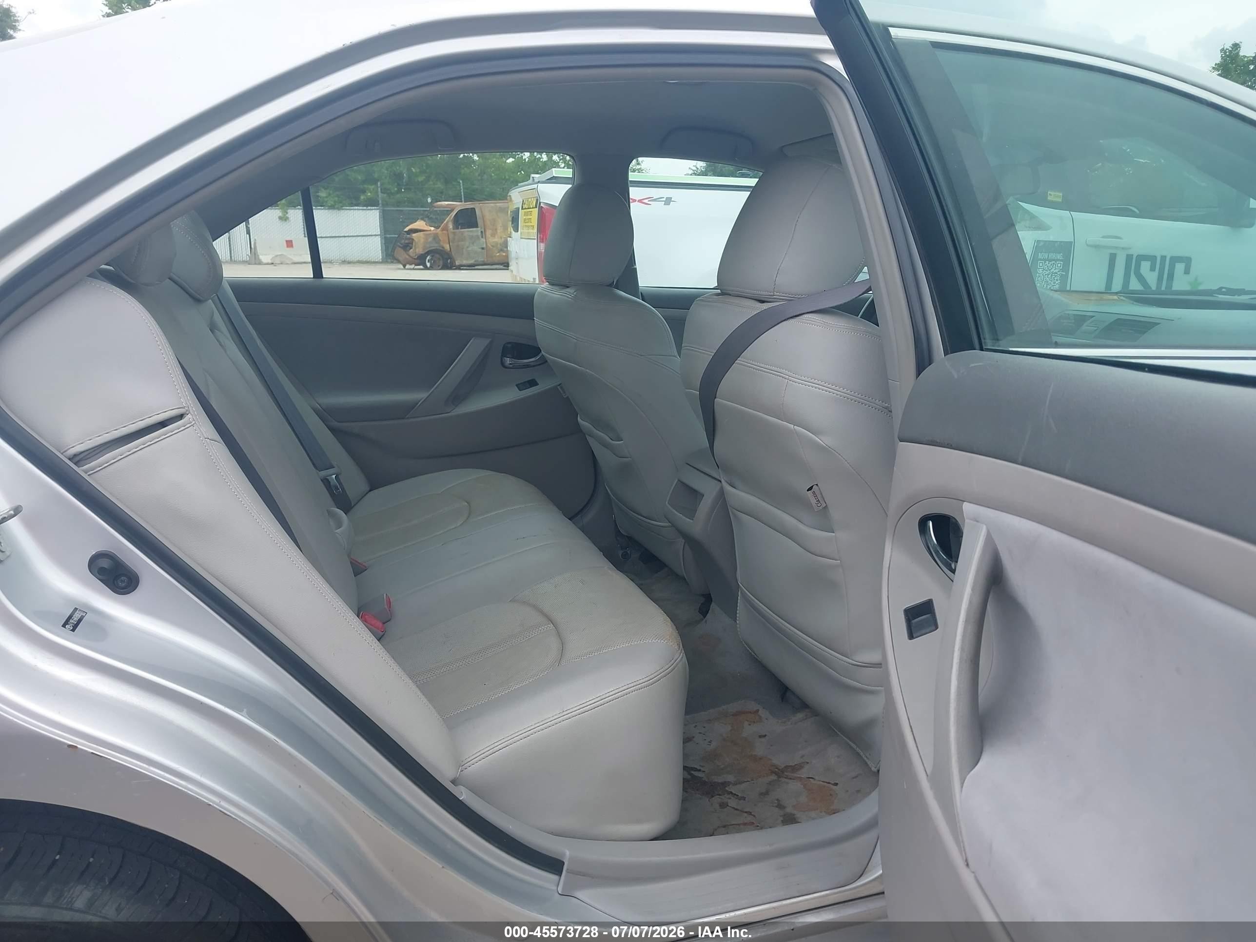 2009 Toyota Camry Le Silver vin: 4T1BE46K69U830977