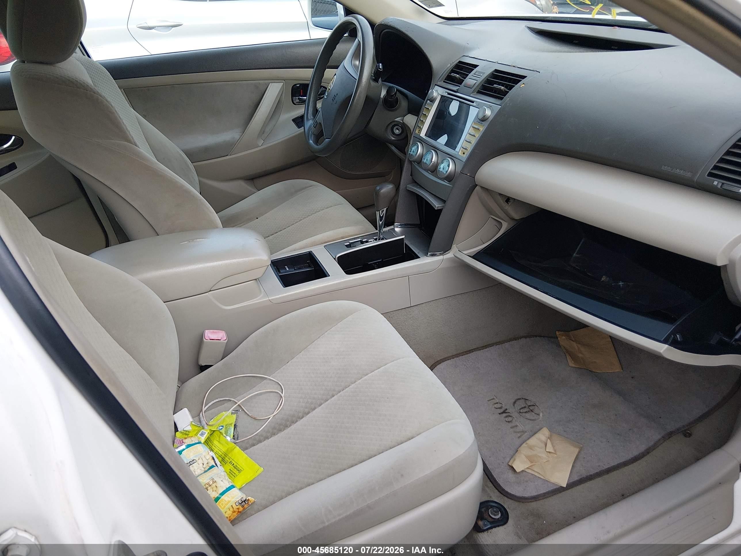2009 Toyota Camry   White vin: 4T1BE46K69U833989