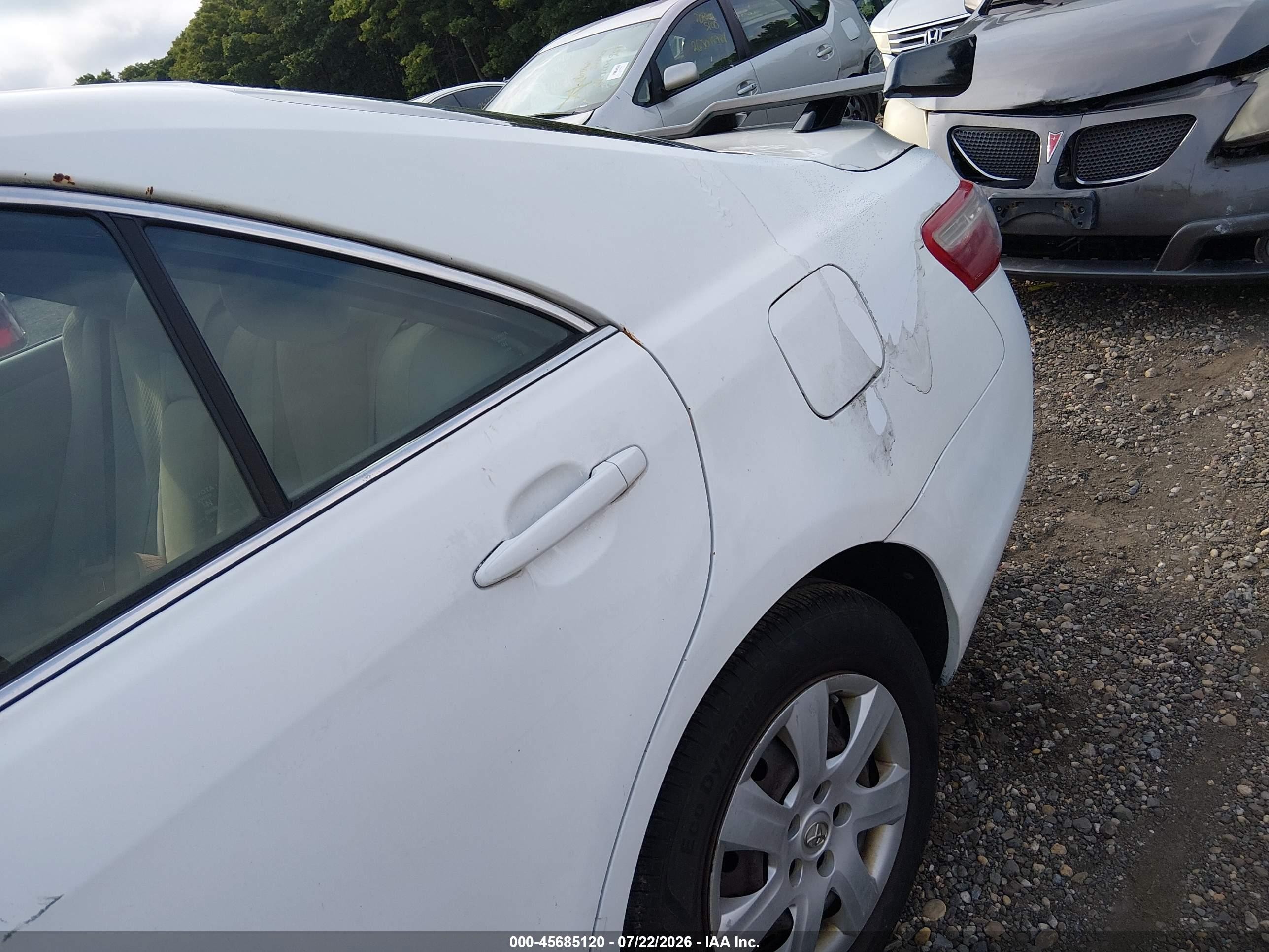 2009 Toyota Camry   White vin: 4T1BE46K69U833989