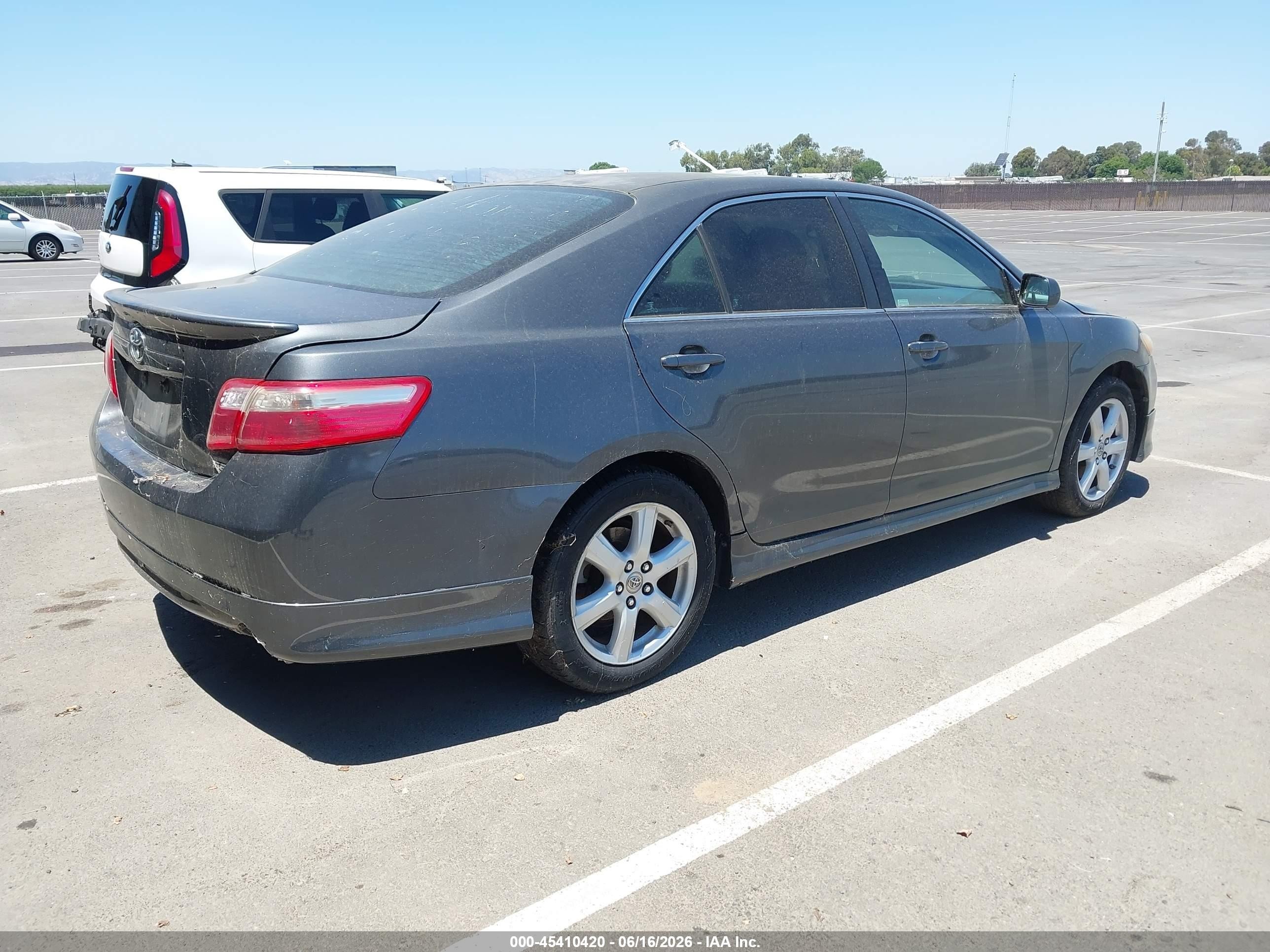 2007 Toyota Camry Se Серый vin: 4T1BE46K77U060155