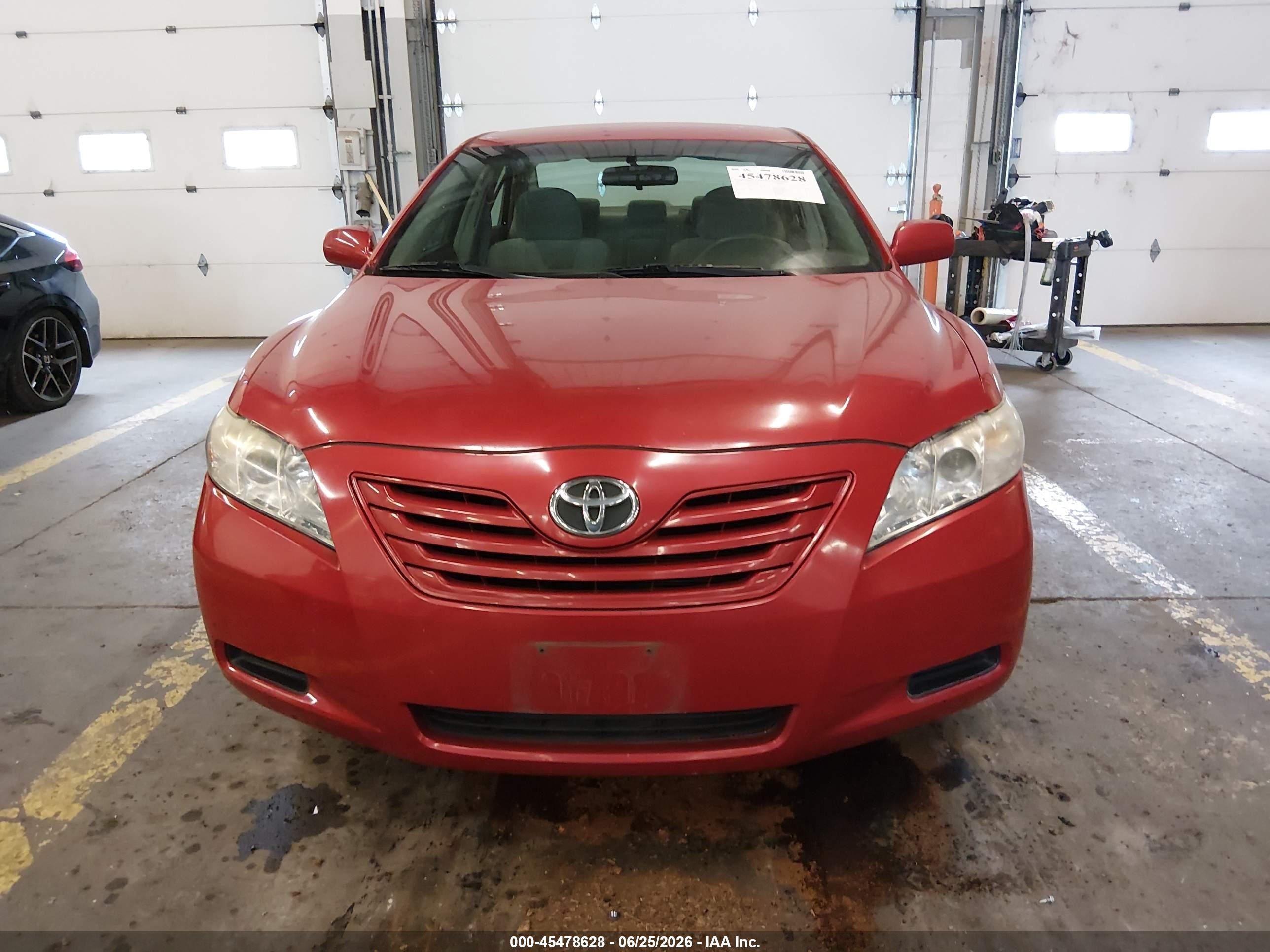 2007 Toyota Camry Le Red vin: 4T1BE46K77U107488