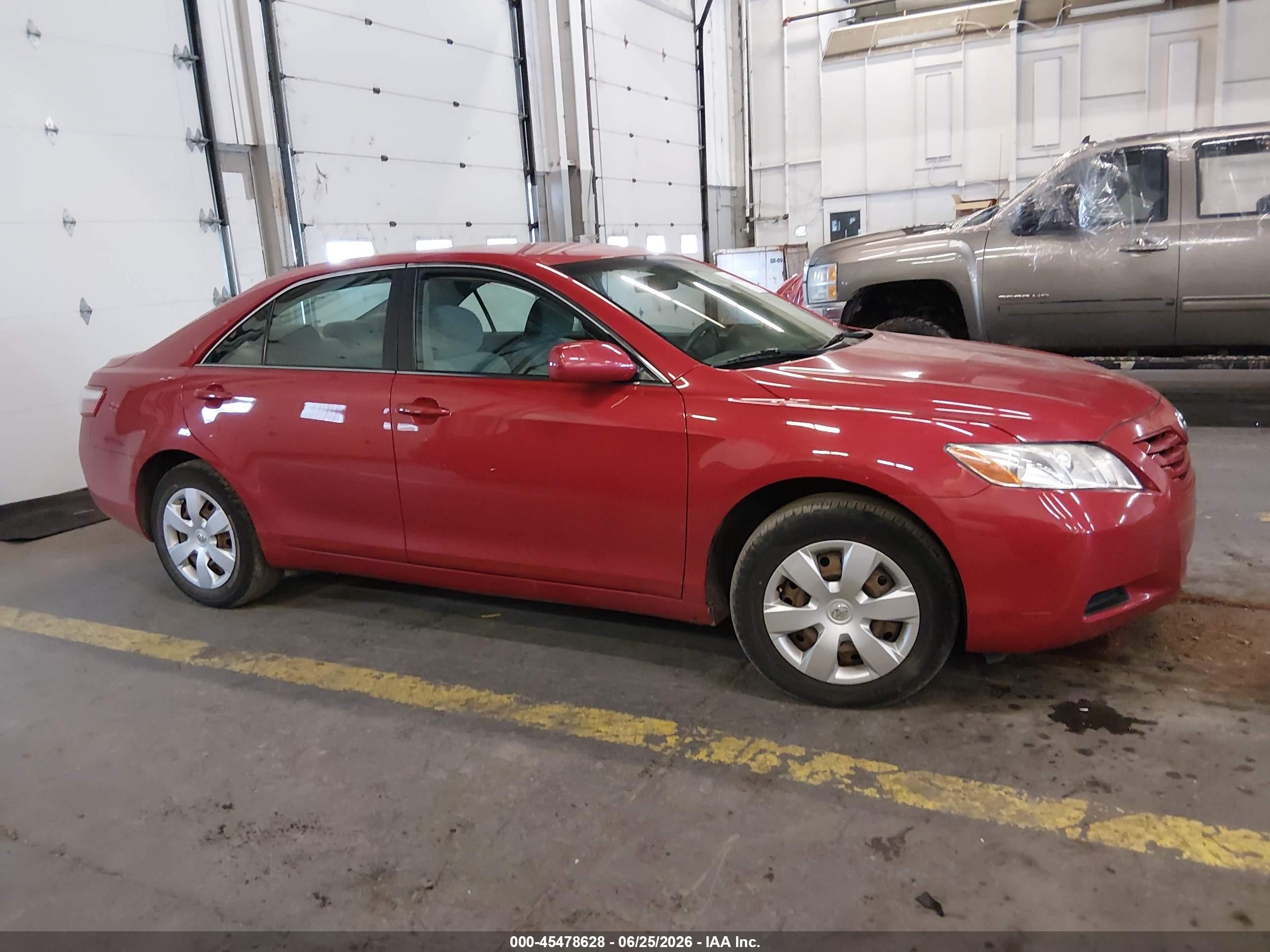 2007 Toyota Camry Le Red vin: 4T1BE46K77U107488